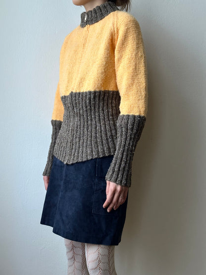 Handknitting zip sweater
