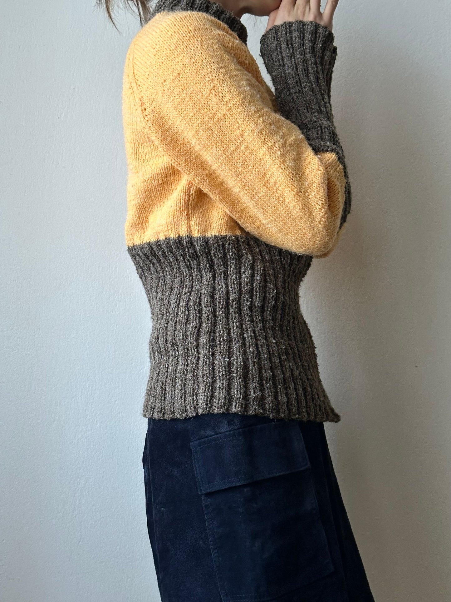 Handknitting zip sweater