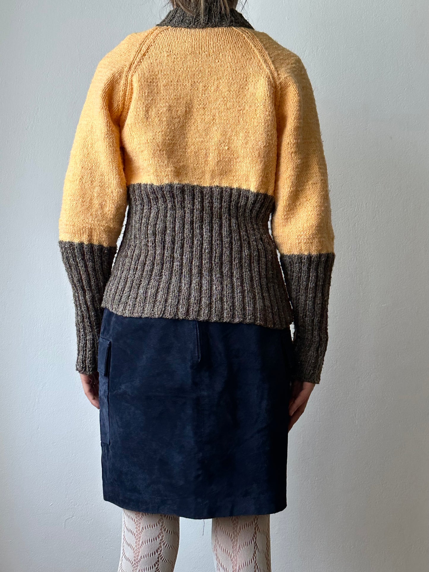 Handknitting zip sweater