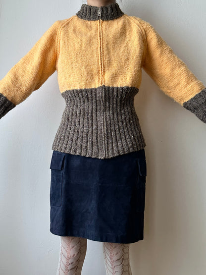 Handknitting zip sweater
