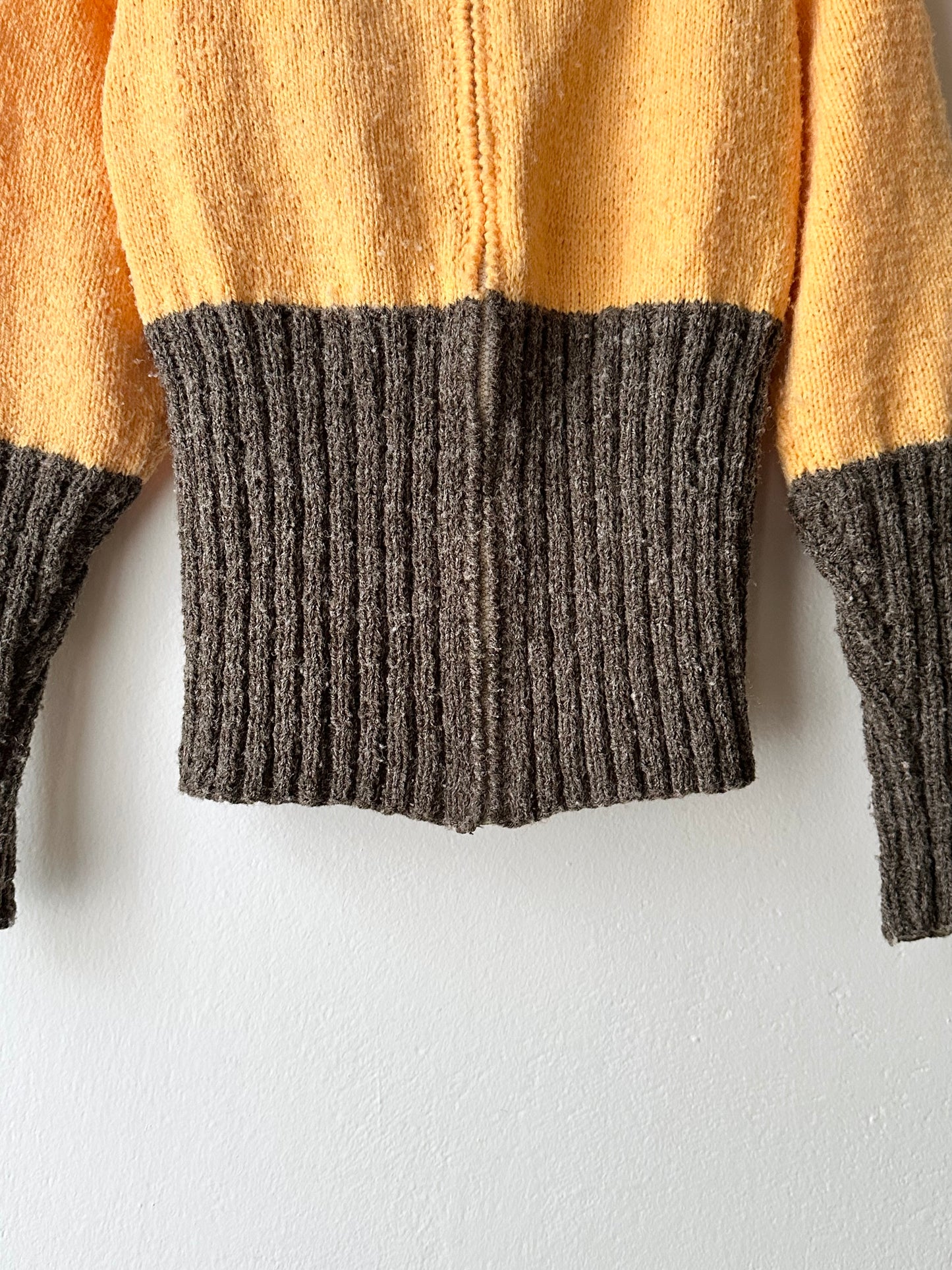 Handknitting zip sweater