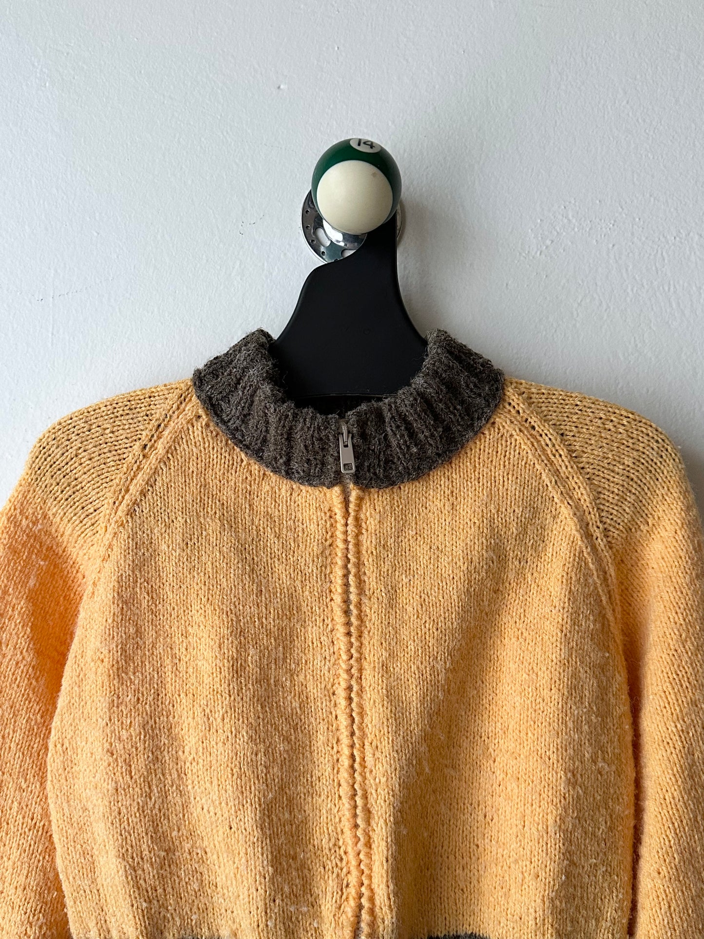 Handknitting zip sweater