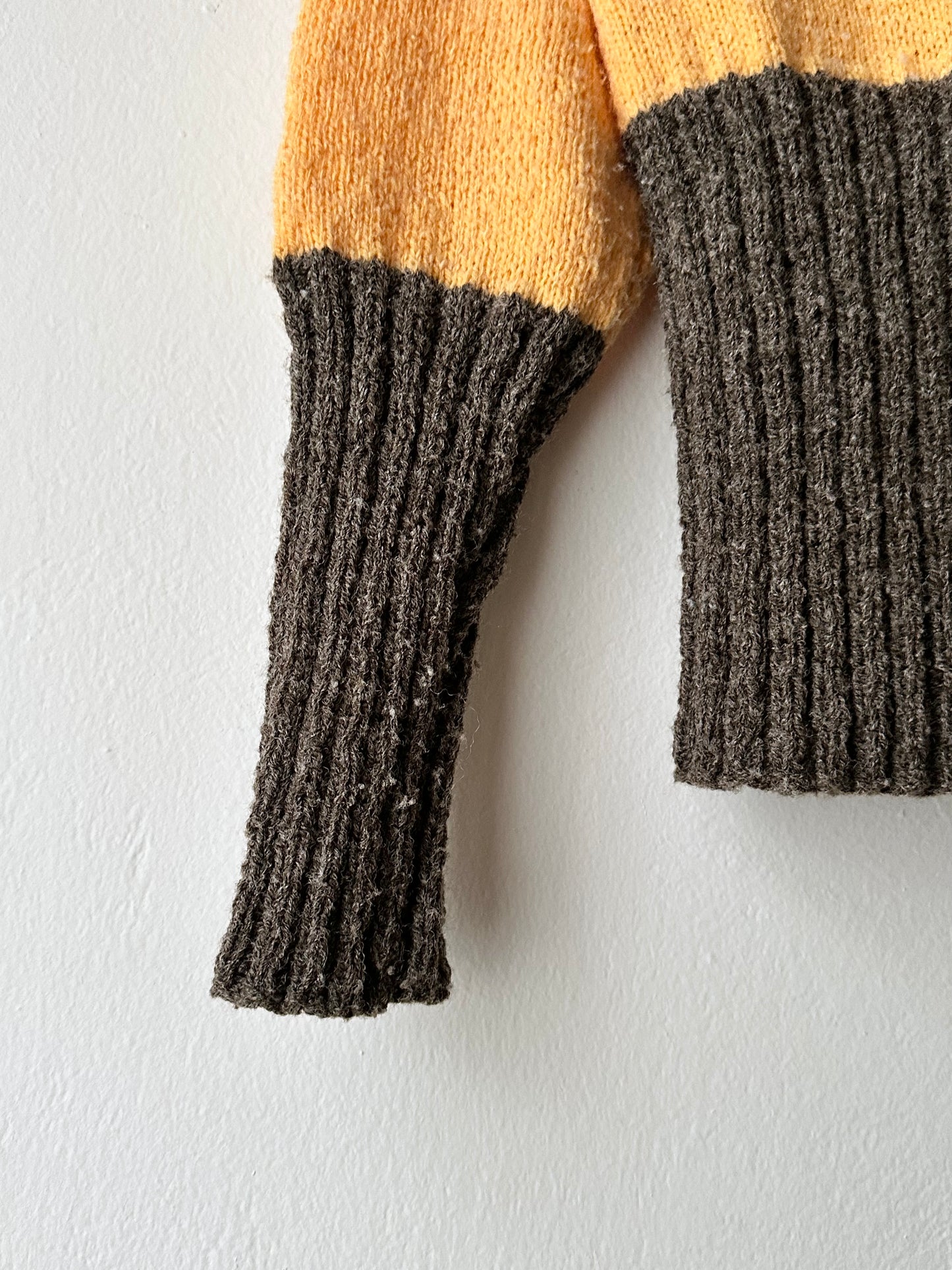 Handknitting zip sweater