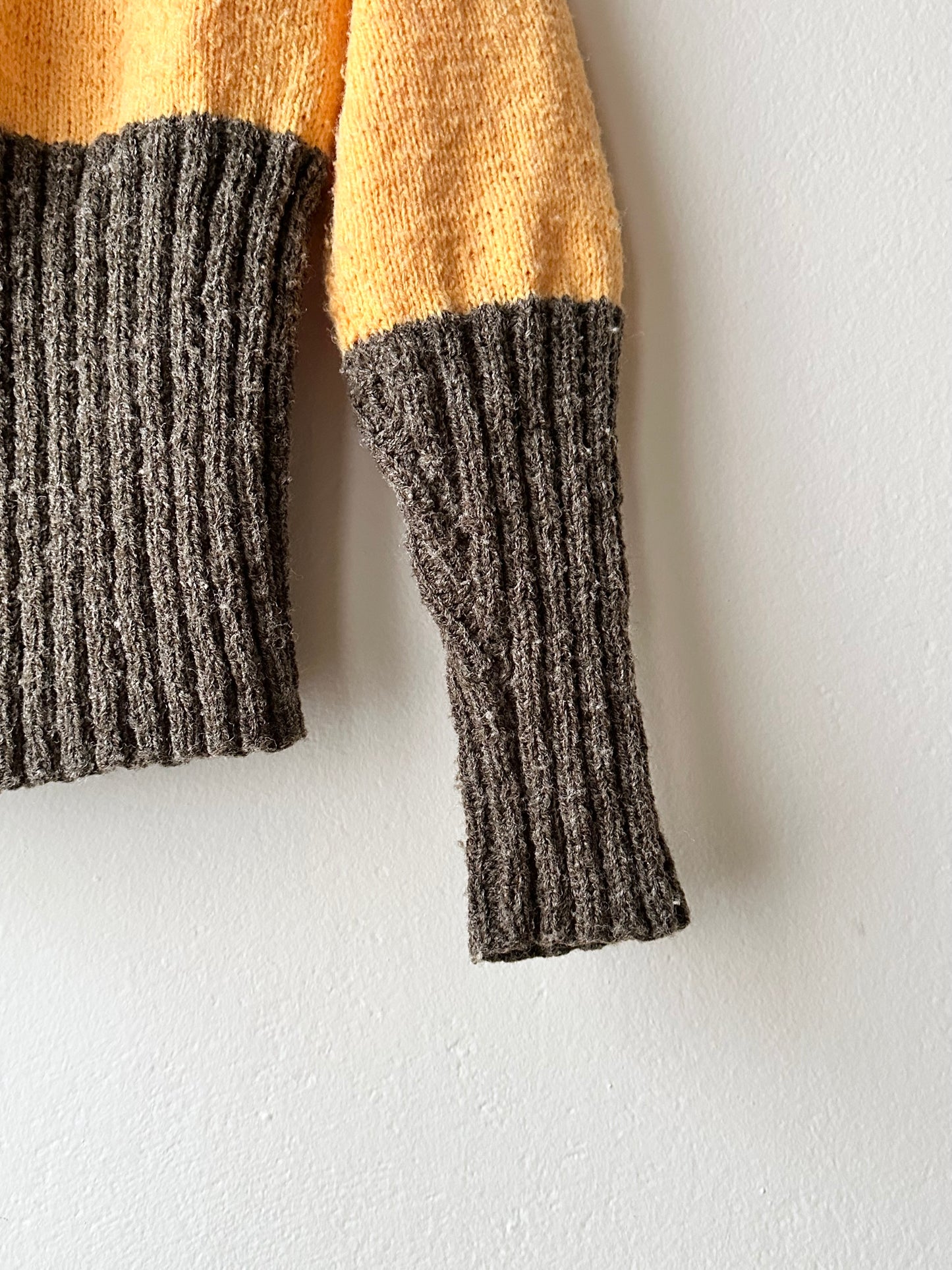 Handknitting zip sweater