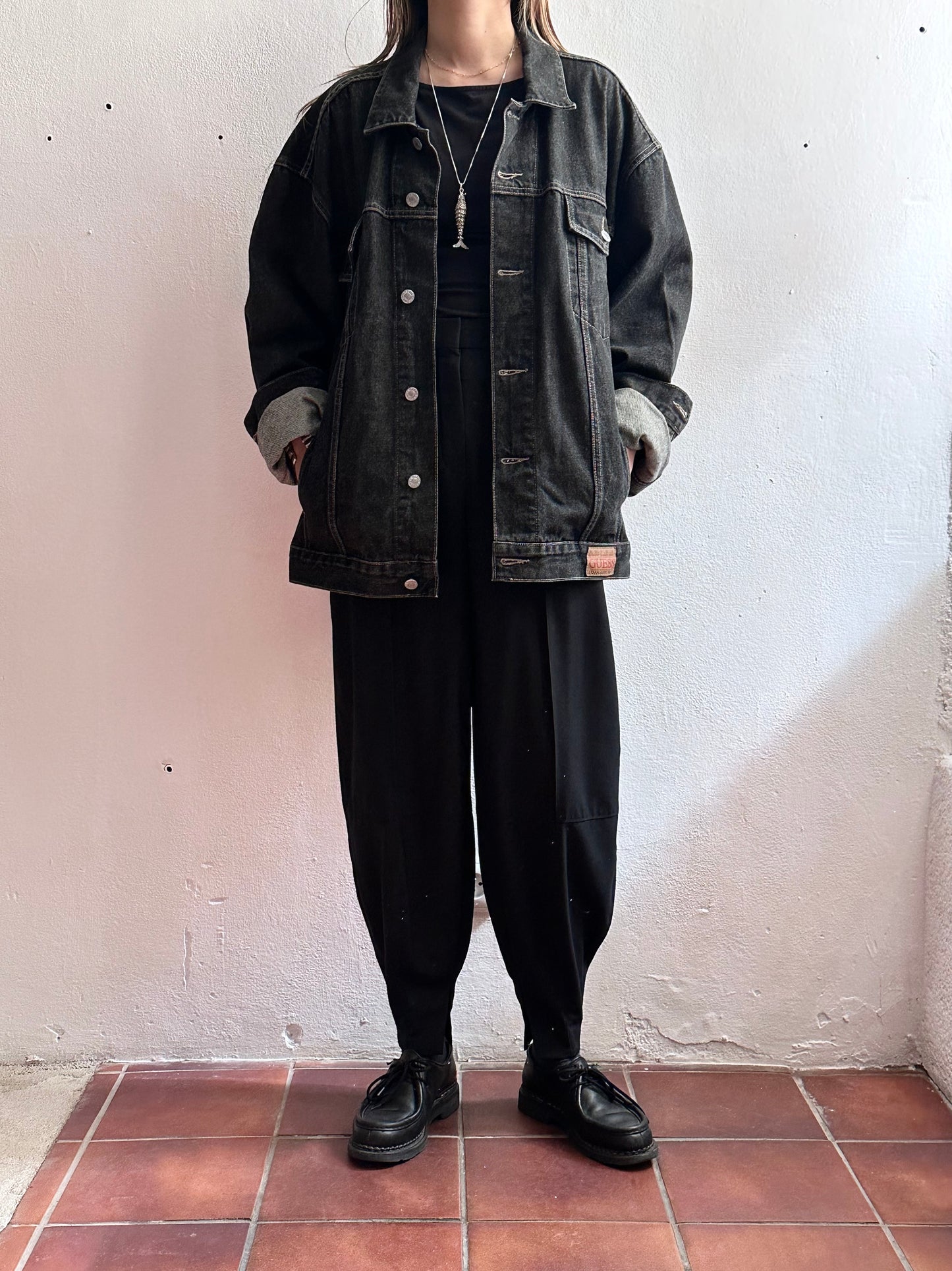 vintage black denim jacket over sized big size 4th type model trucker jacket ブラックデニム トラッカー トラッカージャケット デニムジャケット 黒デニム ヴィンテージ vintage 90s 80s 1990s 1980s TOTO Prague Praha vintage shop antique store 古着屋 プラハ チェコ
