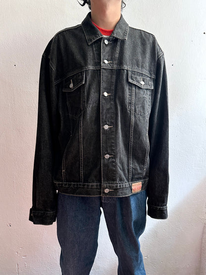 90s GUESS black denim jacket over sized big size 4th type model trucker jacket ブラックデニム トラッカー トラッカージャケット デニムジャケット 黒デニム ヴィンテージ vintage 90s 80s 1990s 1980s TOTO Prague Praha vintage shop antique store 古着屋 プラハ チェコ