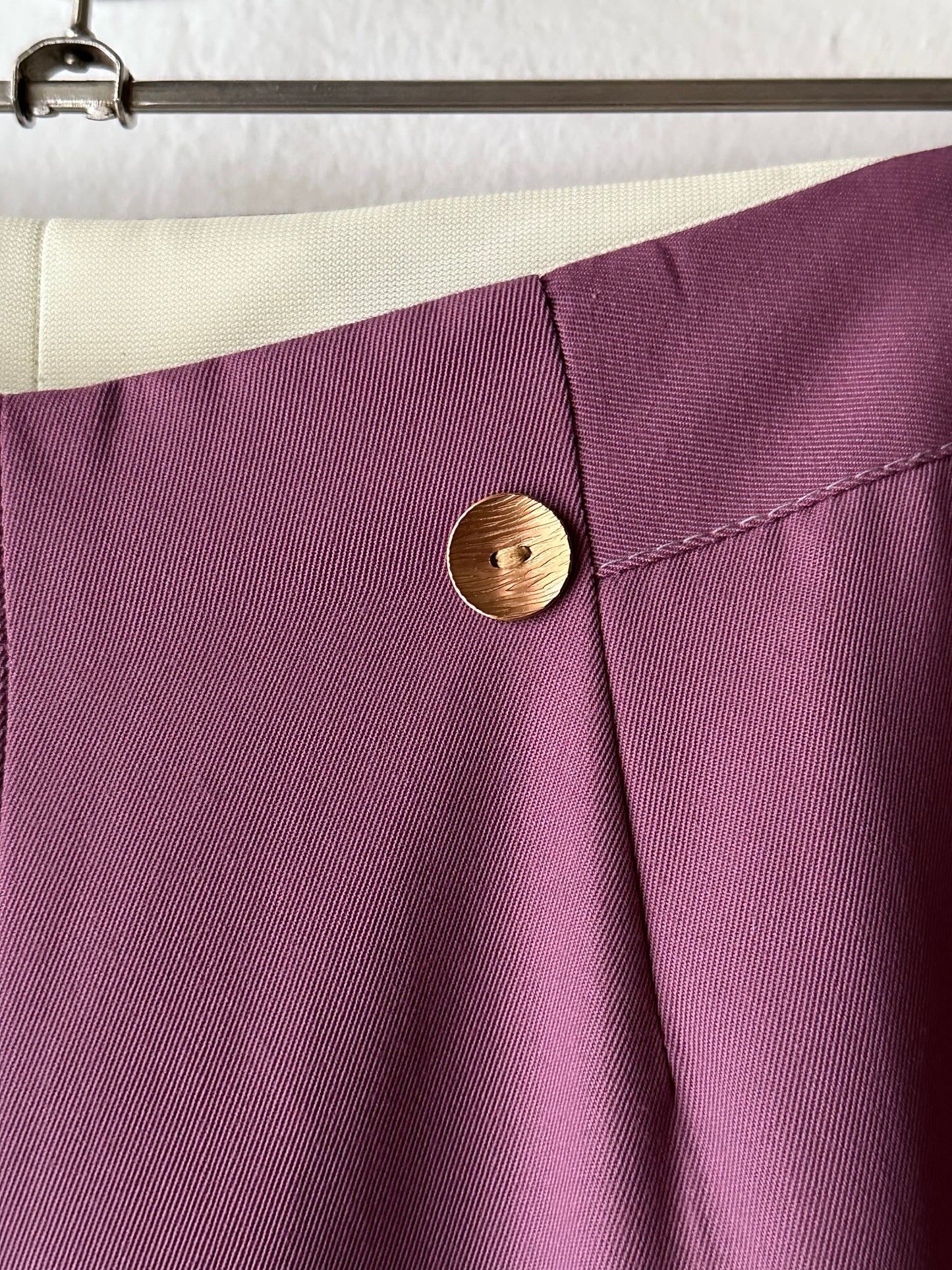 Purple smoke wrinkleless trouser