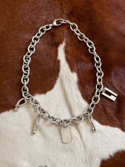 GUCCI vintage silver 925 charm necklace chain horsebit plate tag horn グッチ チャームネックレス チェーンネックレス ヴィンテージシルバー チャーム シルバー ヴィンテージ 古着屋 ヴィンテージショップ アンティークショップ vintage store antique shop Prague プラハ チェコ