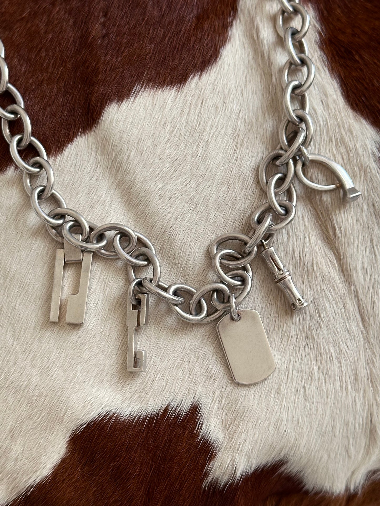 GUCCI vintage silver 925 charm necklace chain horsebit plate tag horn グッチ チャームネックレス チェーンネックレス ヴィンテージシルバー チャーム シルバー ヴィンテージ 古着屋 ヴィンテージショップ アンティークショップ vintage store antique shop Prague プラハ チェコ bamboo 竹 バンブー