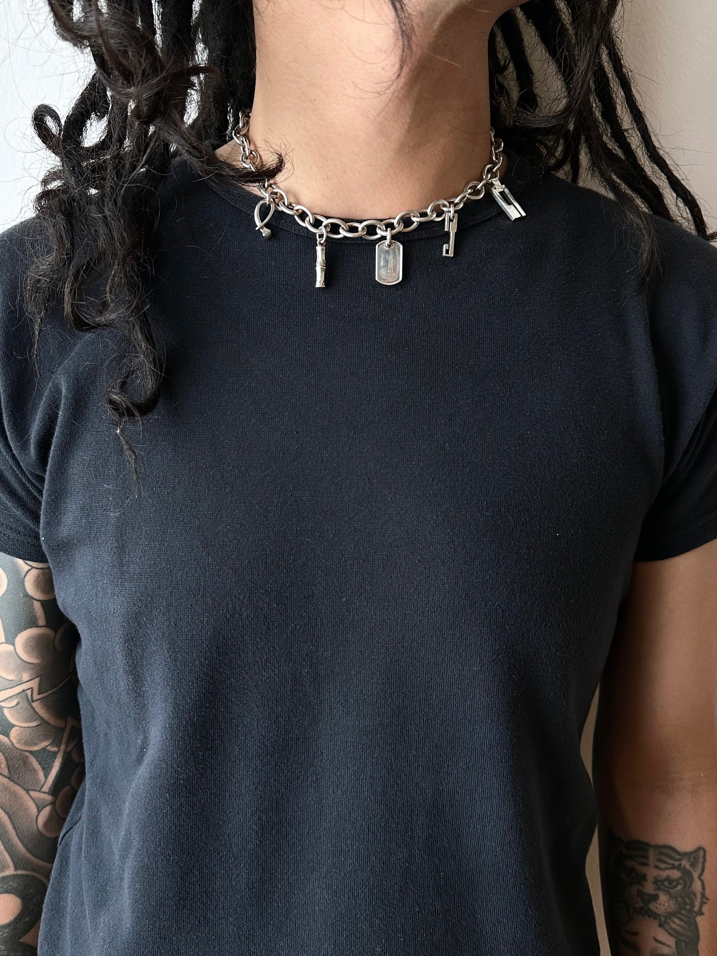 GUCCI vintage silver 925 charm necklace chain horsebit plate tag horn グッチ チャームネックレス チェーンネックレス ヴィンテージシルバー チャーム シルバー ヴィンテージ 古着屋 ヴィンテージショップ アンティークショップ vintage store antique shop Prague プラハ チェコ