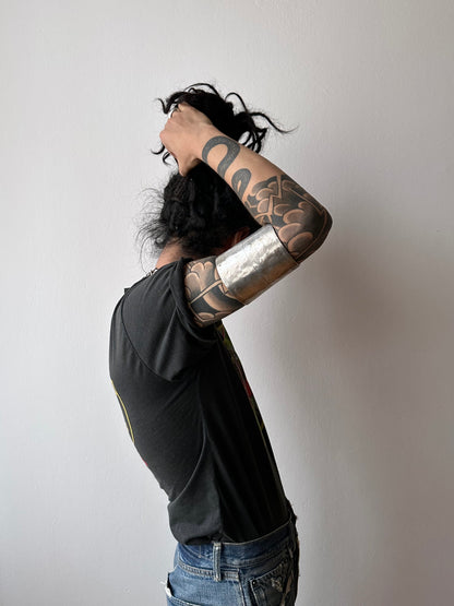 Frances Patiky Stein estate wardrobe auction audap African silver shield cuff bangle armband stering 925 Africa ethnic vintage アフリカンシルバー シルバーバングル シルバーカフ ヴィンテージシルバー ヴィンテージ シルバー TOTO Prague プラハ チェコ 古着屋 ヴィンテージショップ アンティークショップ antique store shop