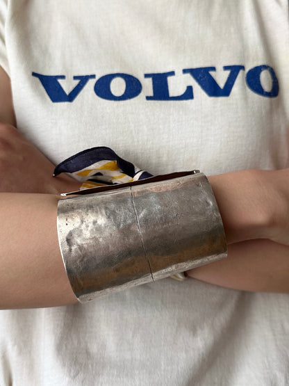 Frances Patiky Stein estate wardrobe auction audap African silver shield cuff bangle armband stering 925 Africa ethnic vintage アフリカンシルバー シルバーバングル シルバーカフ ヴィンテージシルバー ヴィンテージ シルバー TOTO Prague プラハ チェコ 古着屋 ヴィンテージショップ アンティークショップ antique store shop