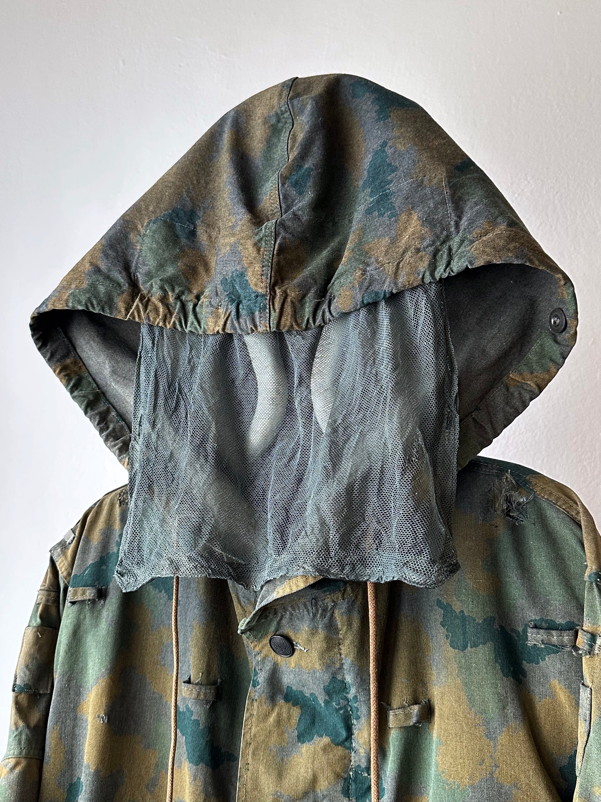 East German NVA Blumentarn Camo Sniper Jacket 東ドイツ軍 60's Toto Praha Prague Vintage clothing store Antique shop アンティークショップ 古着屋 人民軍 スナイパー ヴィンテージ military ミリタリー ユーロ古着 ユーロミリタリー ヨーロッパ古着 ヨーロッパミリタリー 古着卸 60年代 Rare レア 
