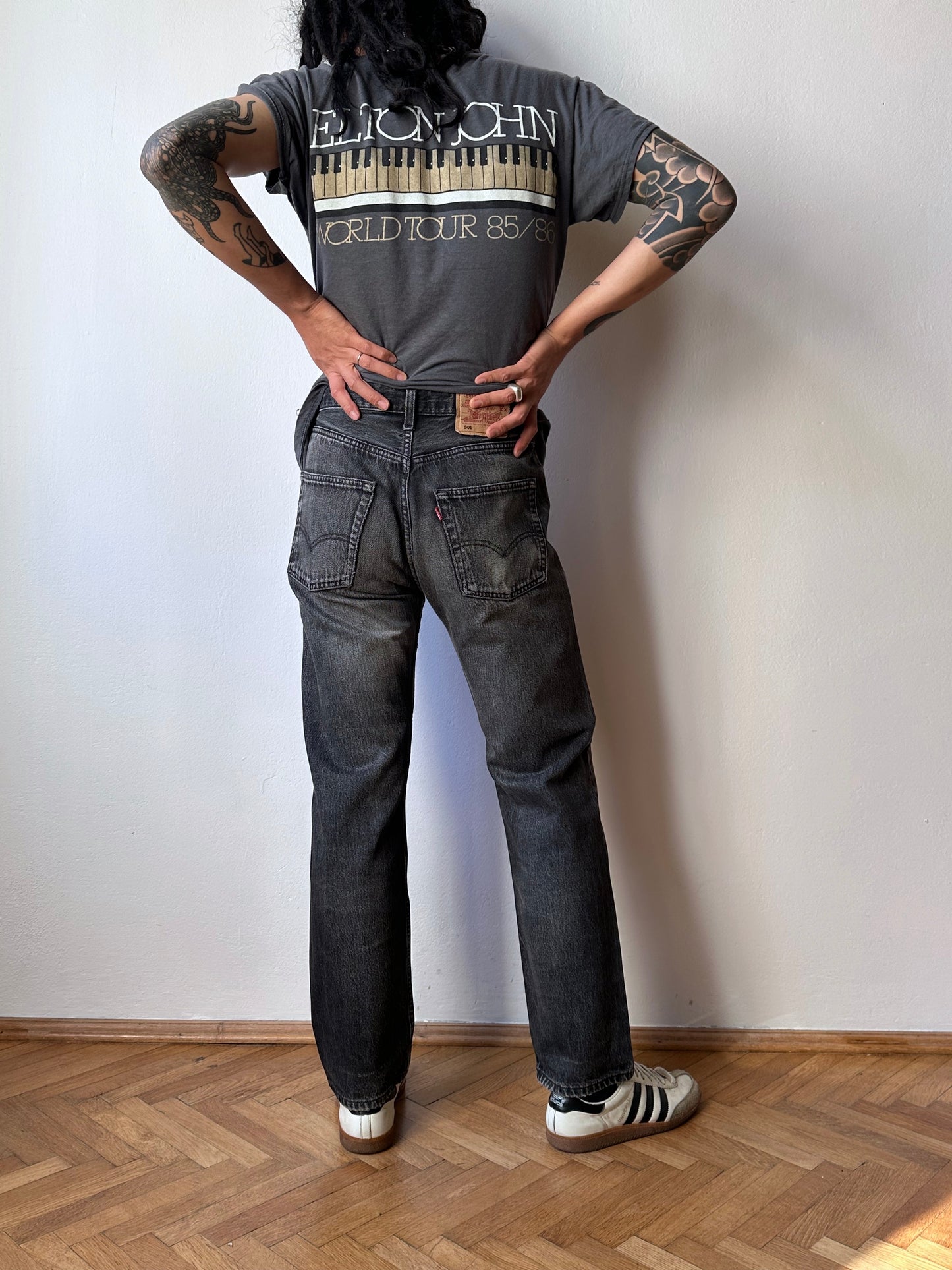 Levi's 501 Black Denim Trousers Vintage Toto Praha Vintage clothing store Antique shop Prague Wholesale 90's 1990's 