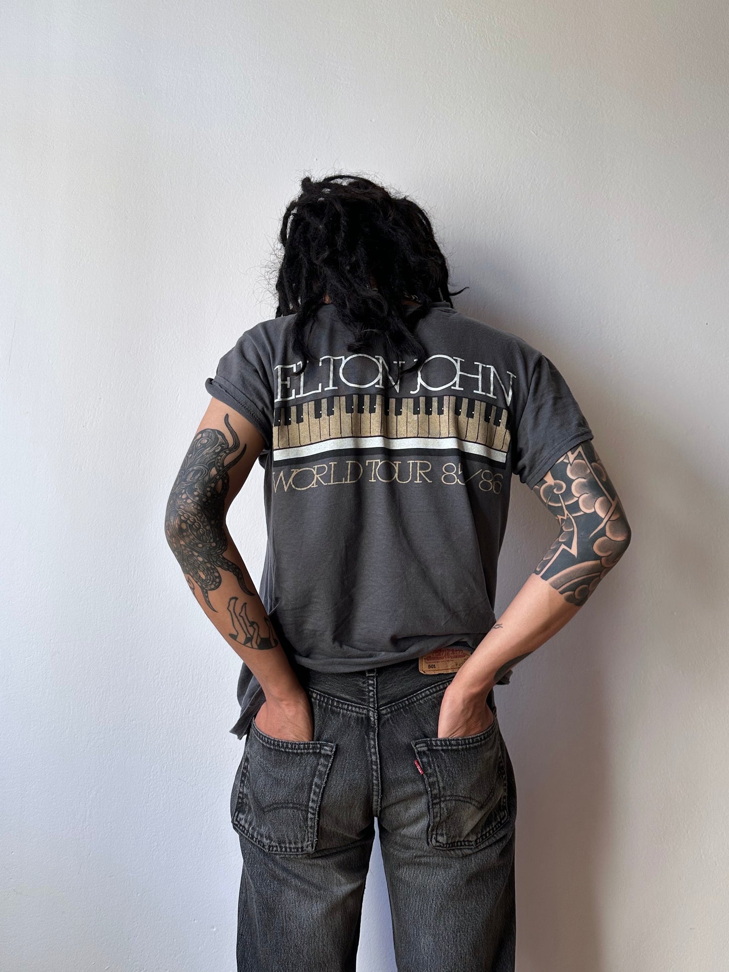 Levi's 501 Black Denim Trousers Vintage Toto Praha Vintage clothing store Antique shop Prague Wholesale 90's 1990's 