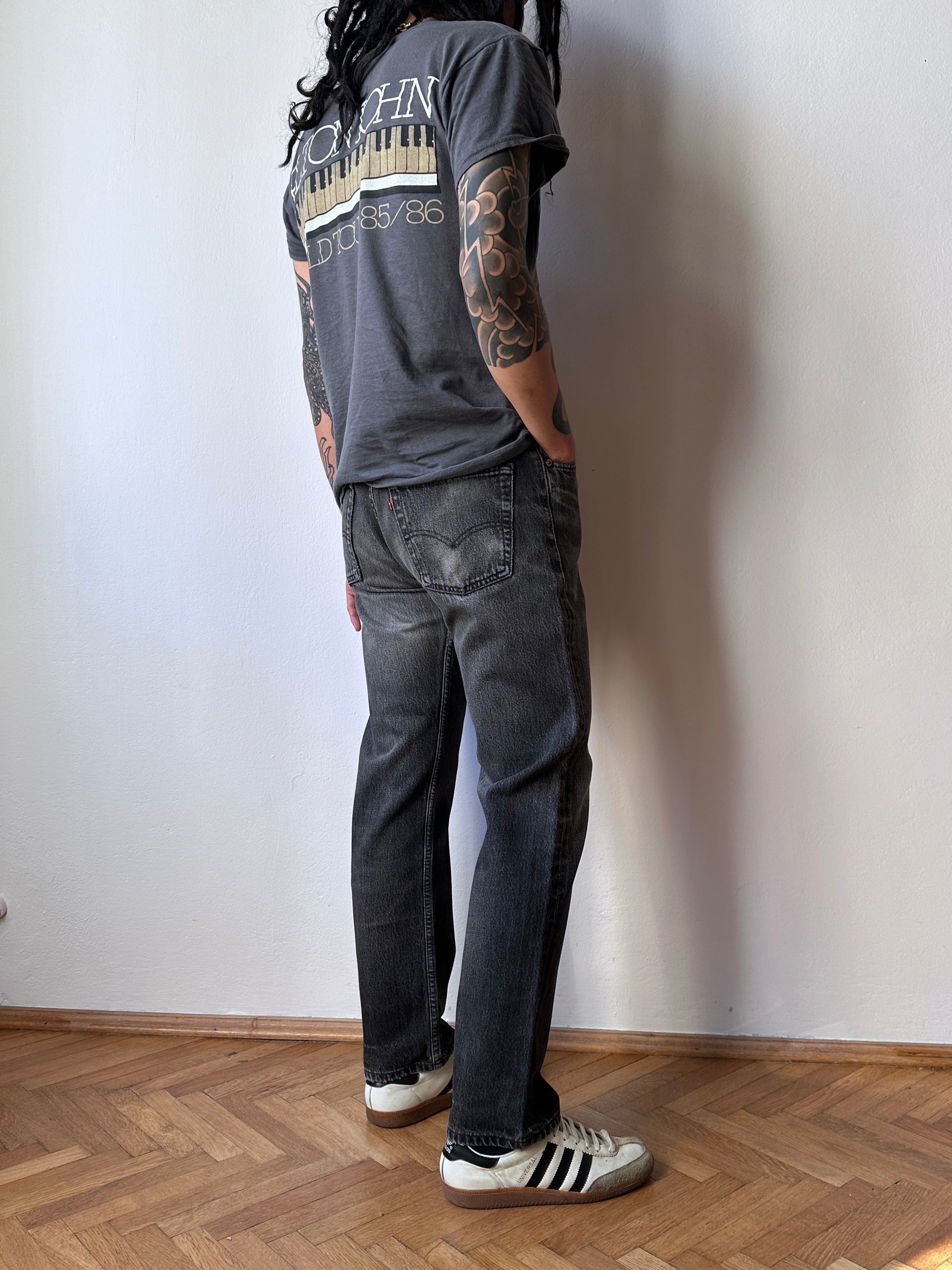 Levi's 501 Black Denim Trousers Vintage Toto Praha Vintage clothing store Antique shop Prague Wholesale 90's 1990's 