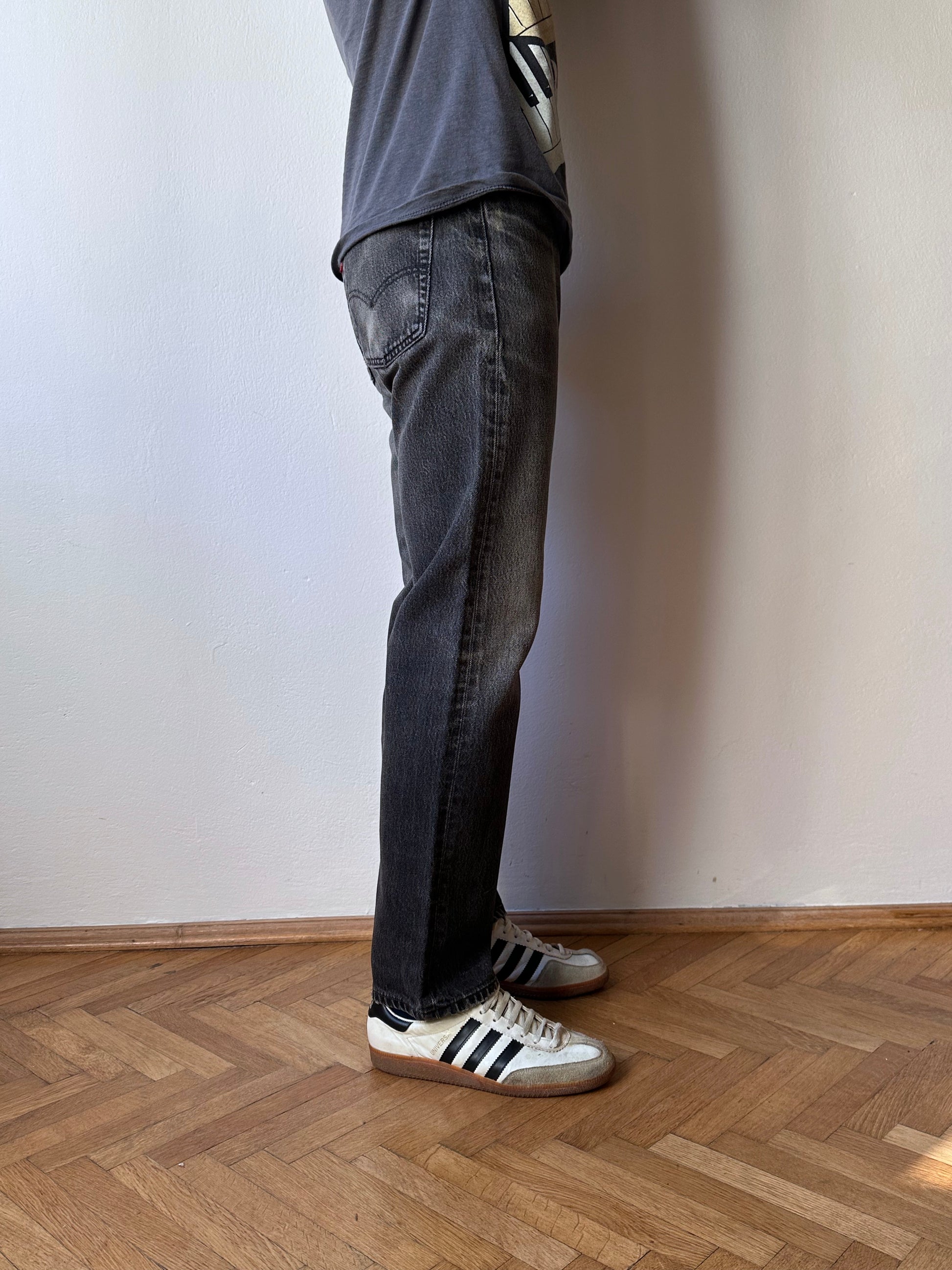 Levi's 501 Black Denim Trousers Vintage Toto Praha Vintage clothing store Antique shop Prague Wholesale 90's 1990's 