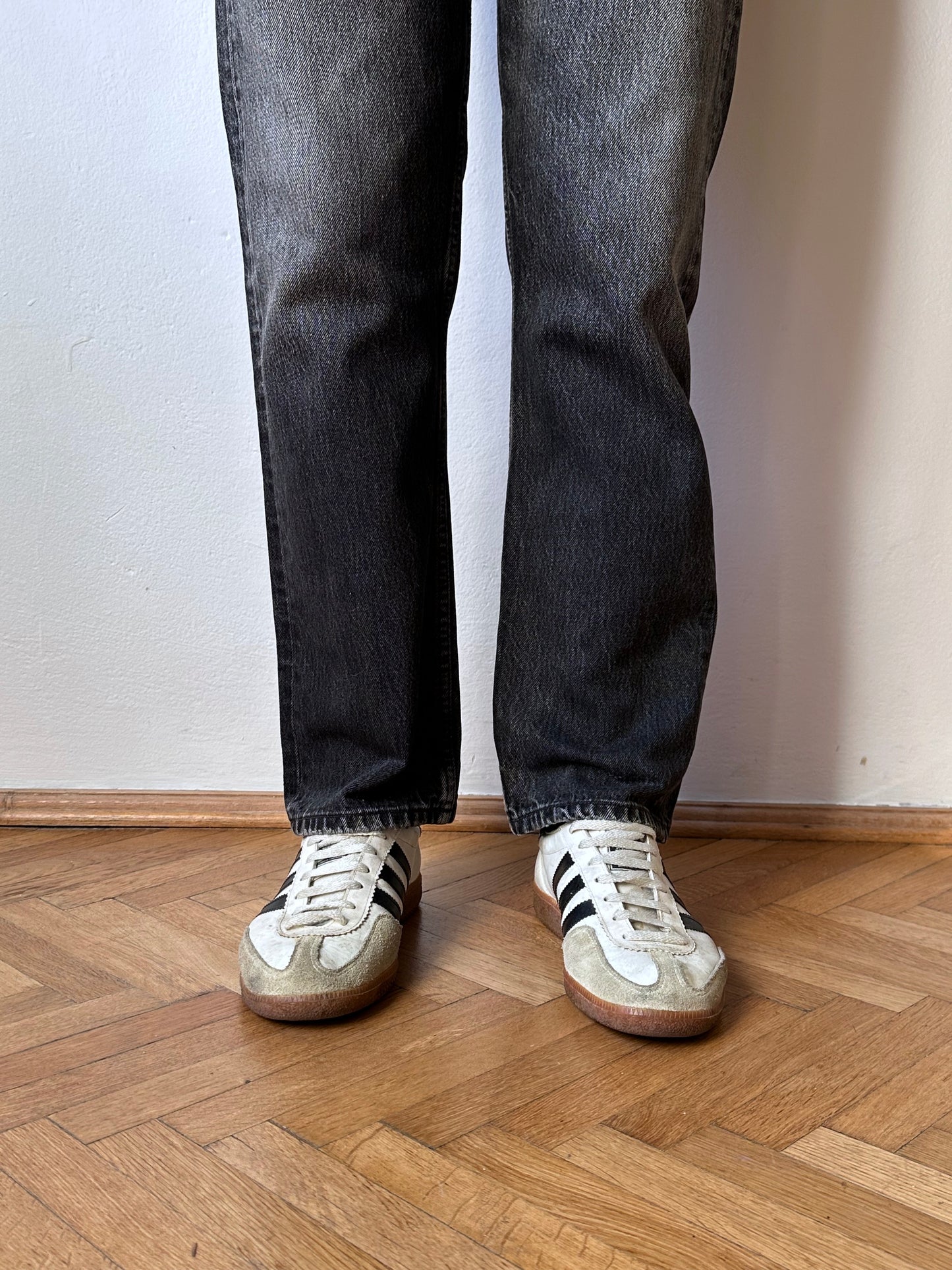 Levi's 501 Black Denim Trousers Vintage Toto Praha Vintage clothing store Antique shop Prague Wholesale 90's 1990's 