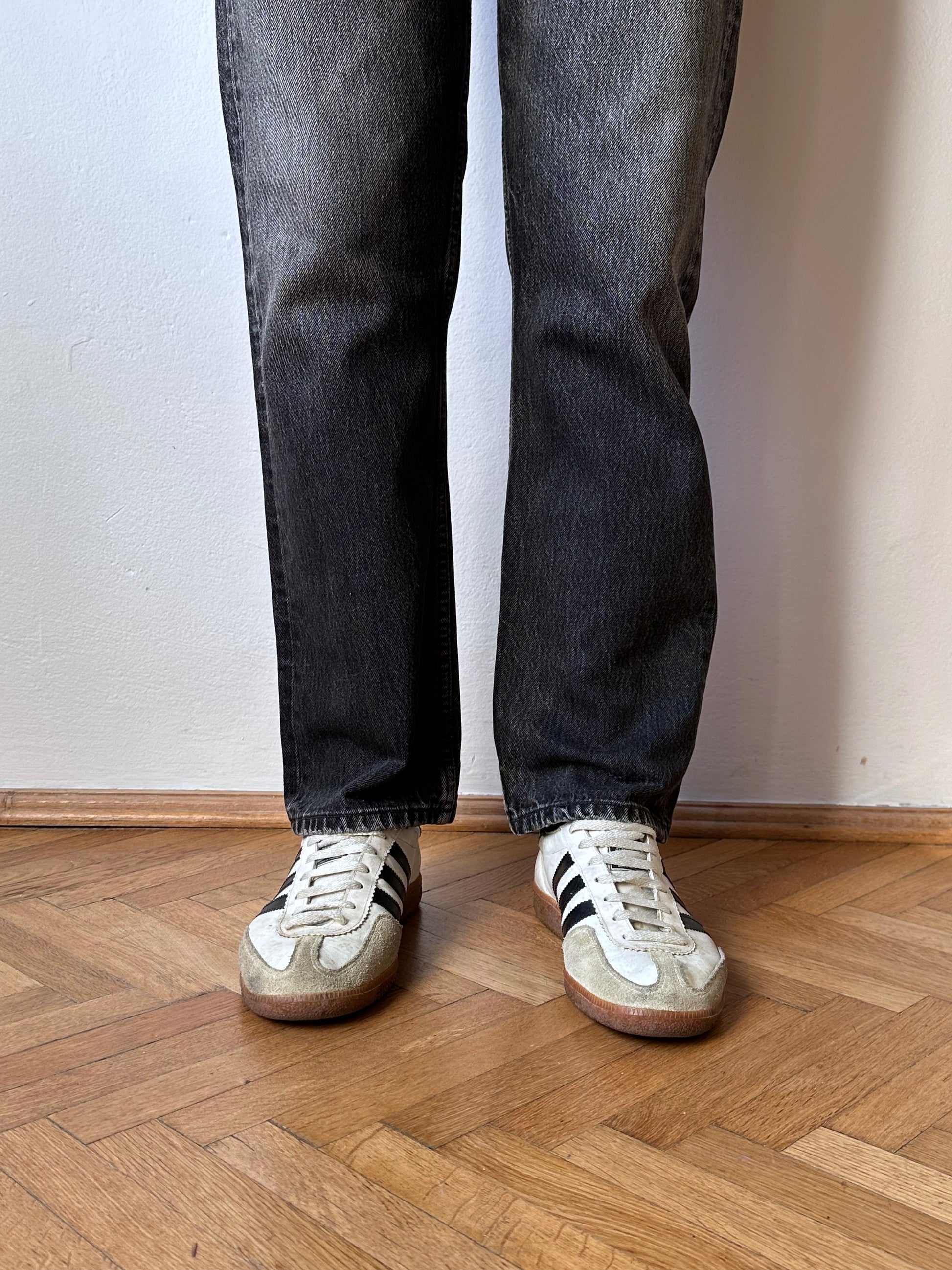 Levi's 501 Black Denim Trousers Vintage Toto Praha Vintage clothing store Antique shop Prague Wholesale 90's 1990's 