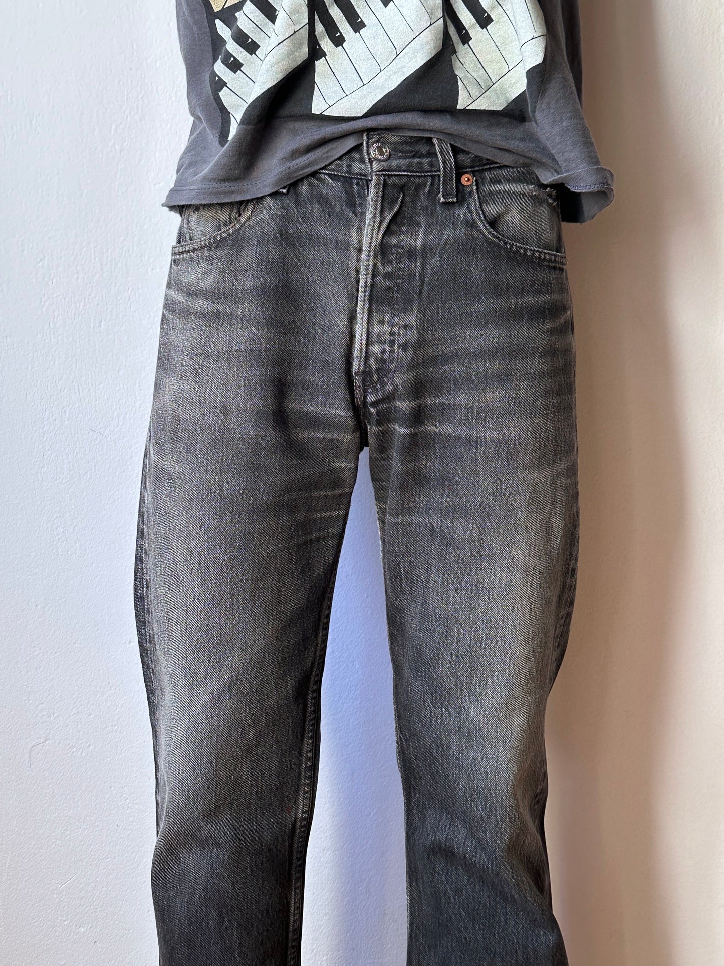 Levi's 501 Black Denim Trousers Vintage Toto Praha Vintage clothing store Antique shop Prague Wholesale 90's 1990's 