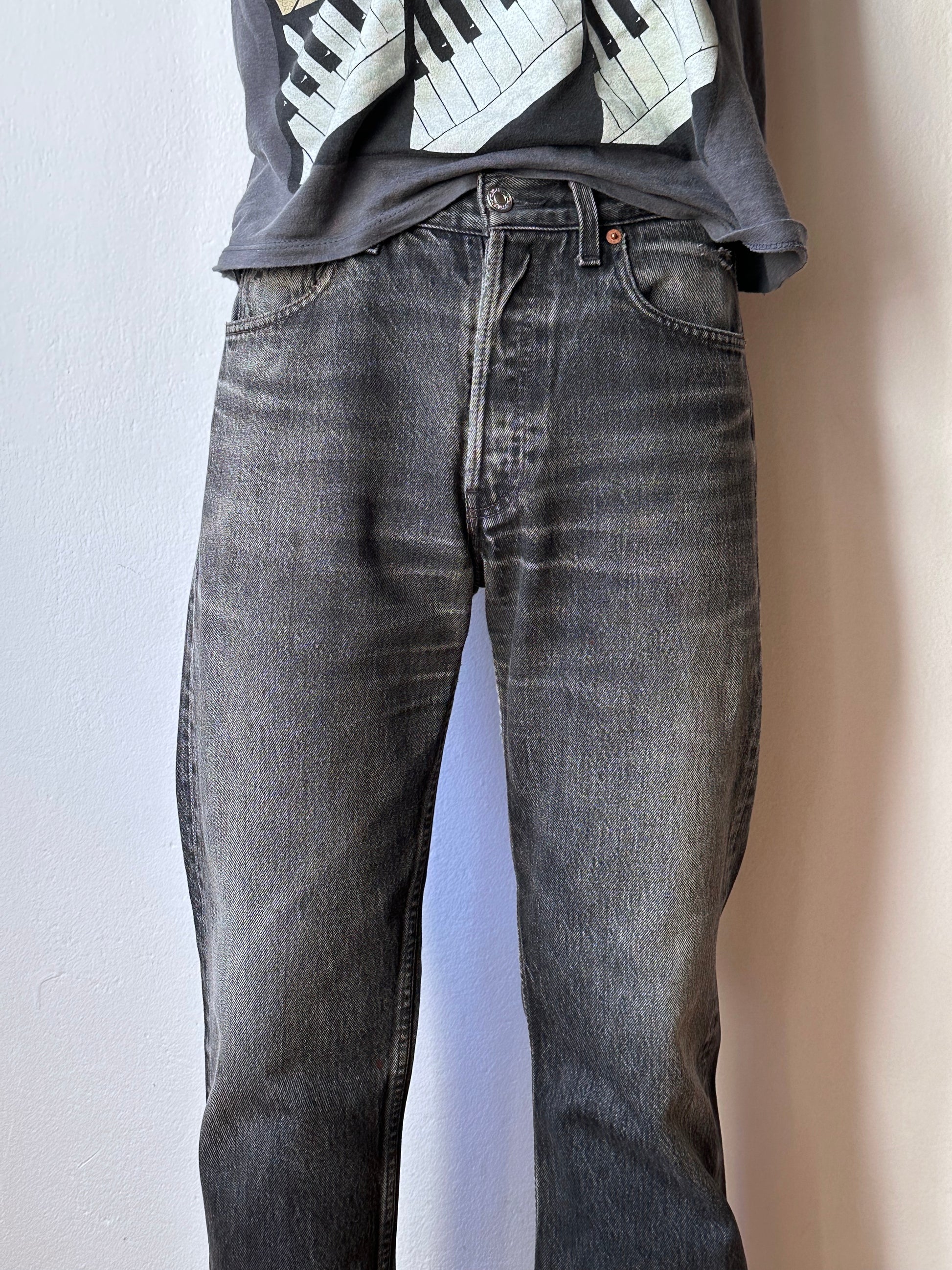 Levi's 501 Black Denim Trousers Vintage Toto Praha Vintage clothing store Antique shop Prague Wholesale 90's 1990's 