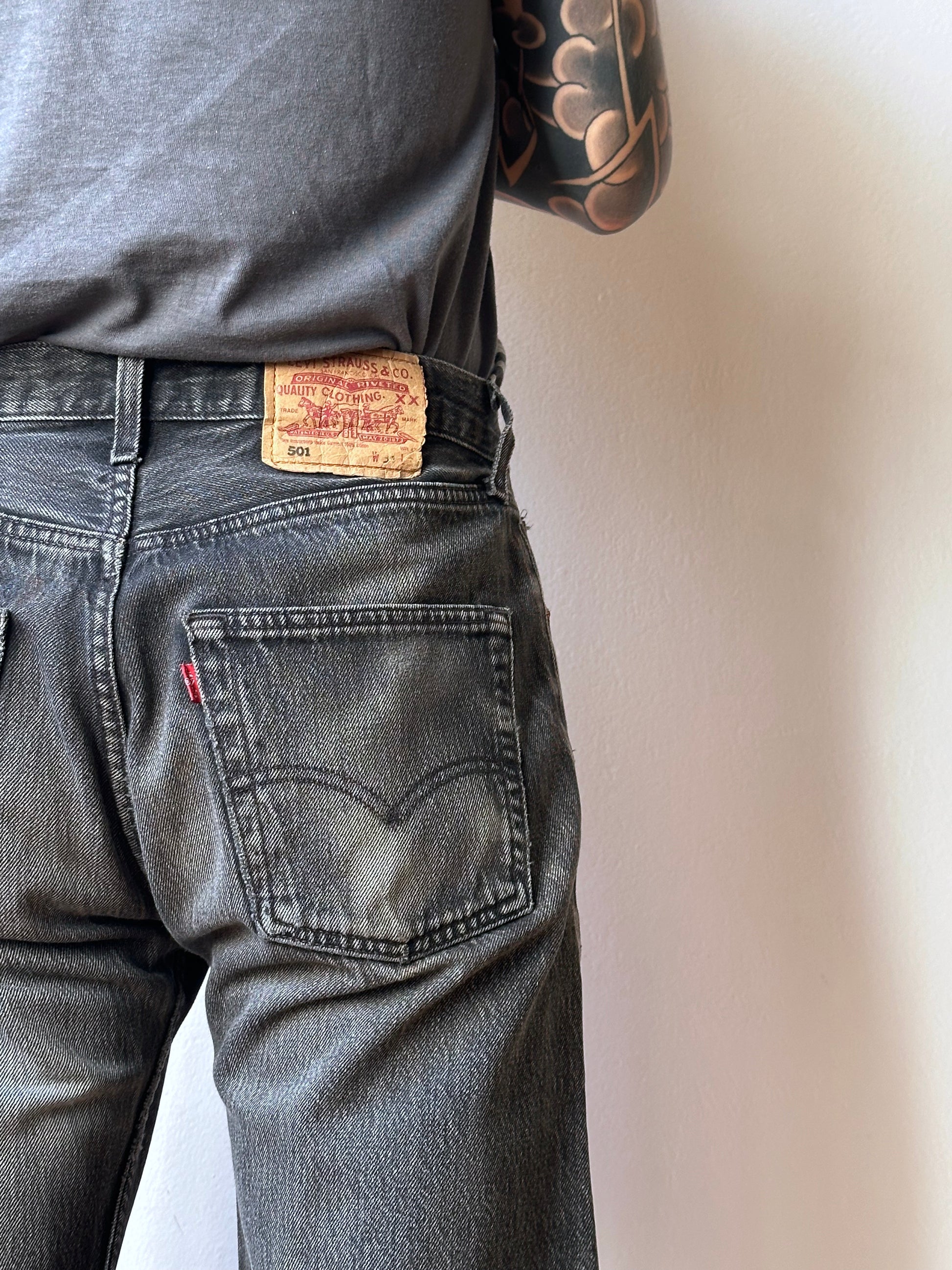 Levi's 501 Black Denim Trousers Vintage Toto Praha Vintage clothing store Antique shop Prague Wholesale 90's 1990's 