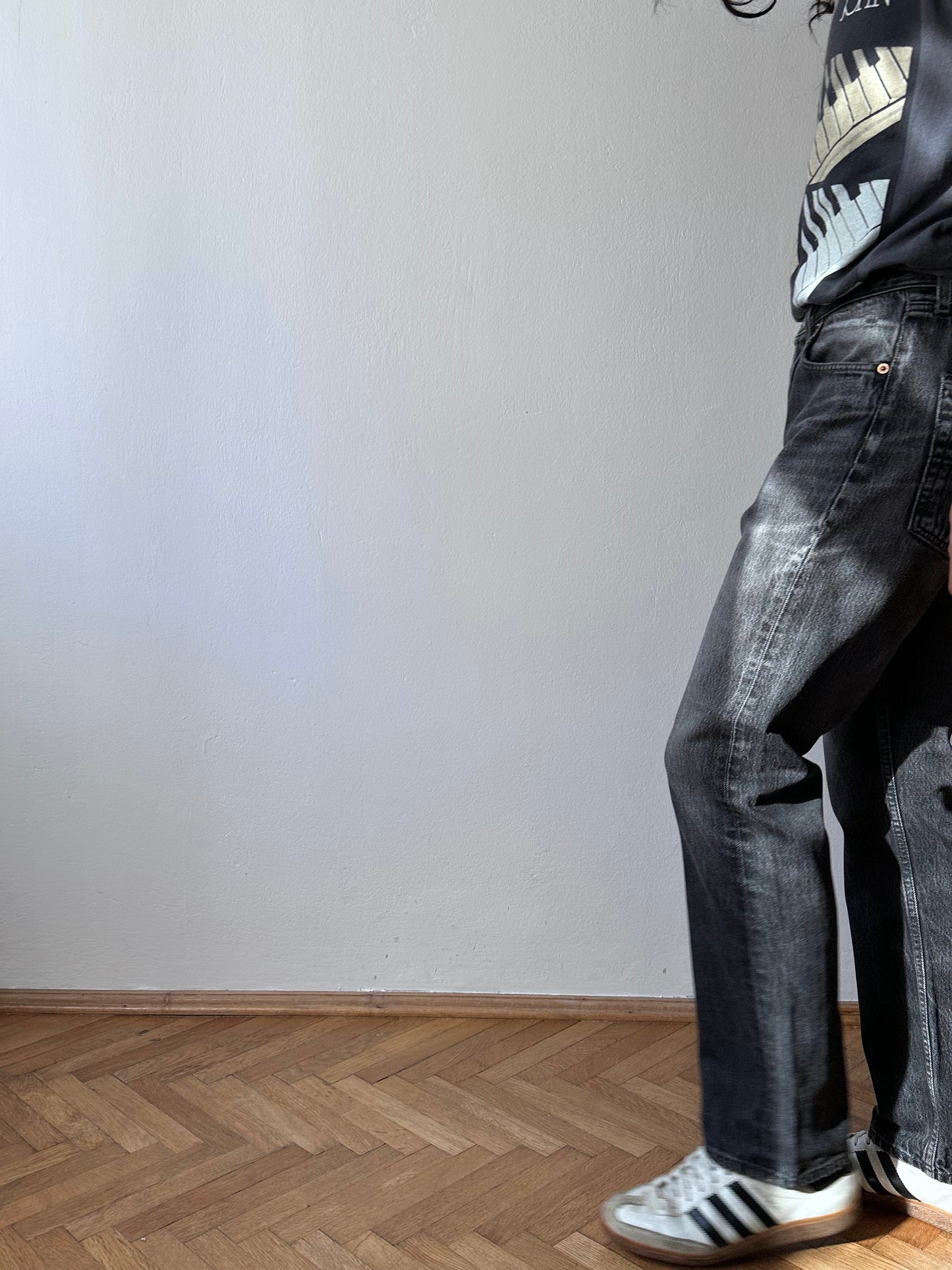 Levi's 501 Black Denim Trousers Vintage Toto Praha Vintage clothing store Antique shop Prague Wholesale 90's 1990's 