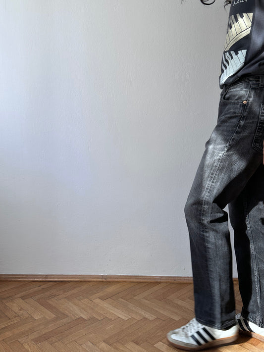 Levi's 501 Black Denim Trousers Vintage Toto Praha Vintage clothing store Antique shop Prague Wholesale 90's 1990's 