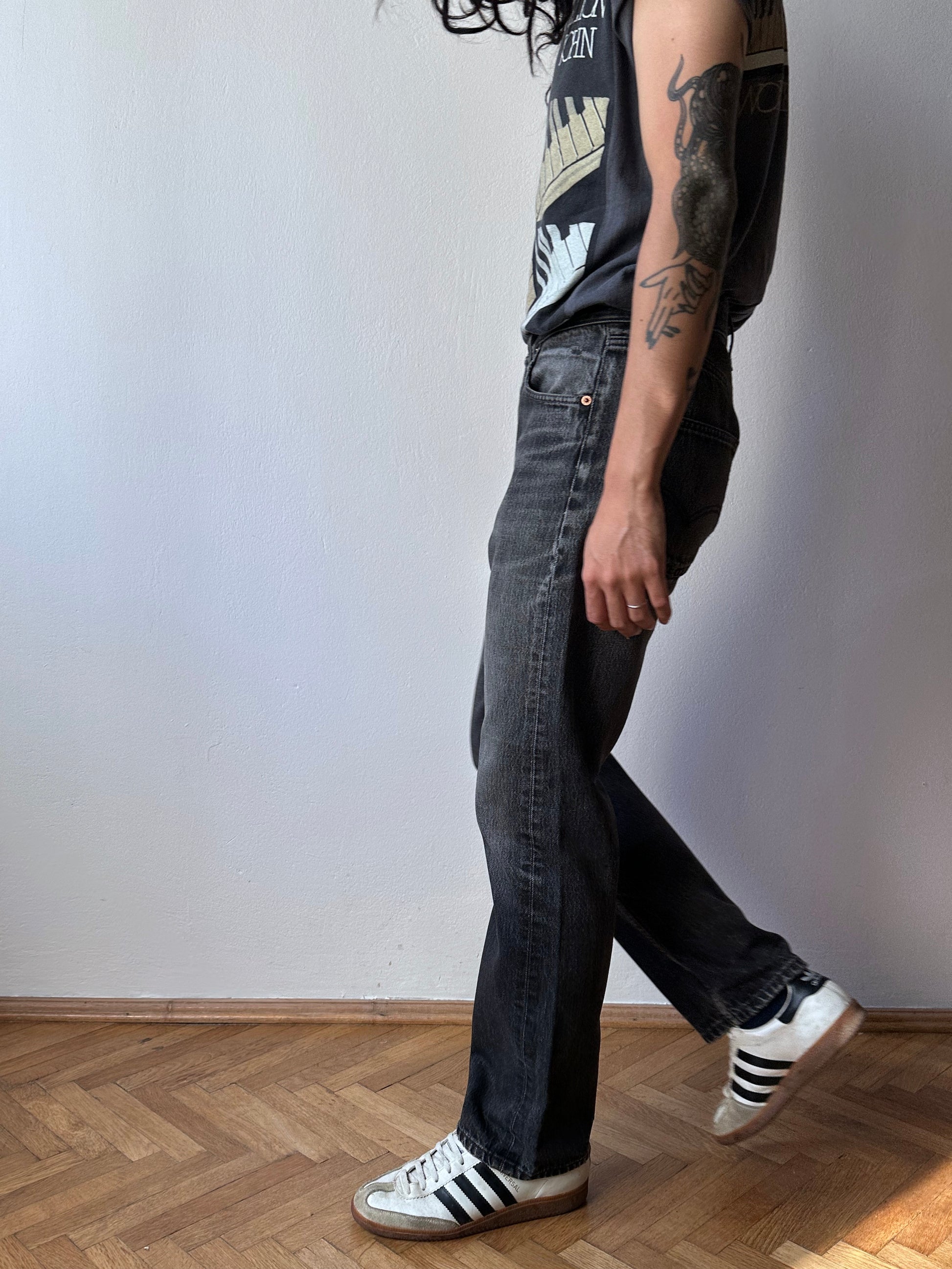 Levi's 501 Black Denim Trousers Vintage Toto Praha Vintage clothing store Antique shop Prague Wholesale 90's 1990's 