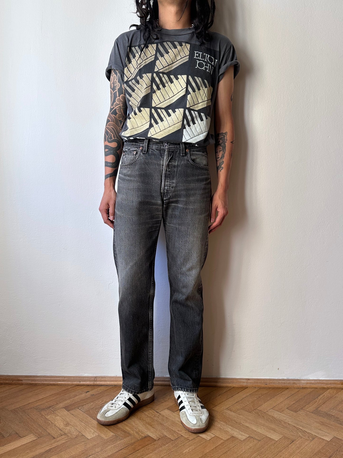 Levi's 501 Black Denim Trousers Vintage Toto Praha Vintage clothing store Antique shop Prague Wholesale 90's 1990's 