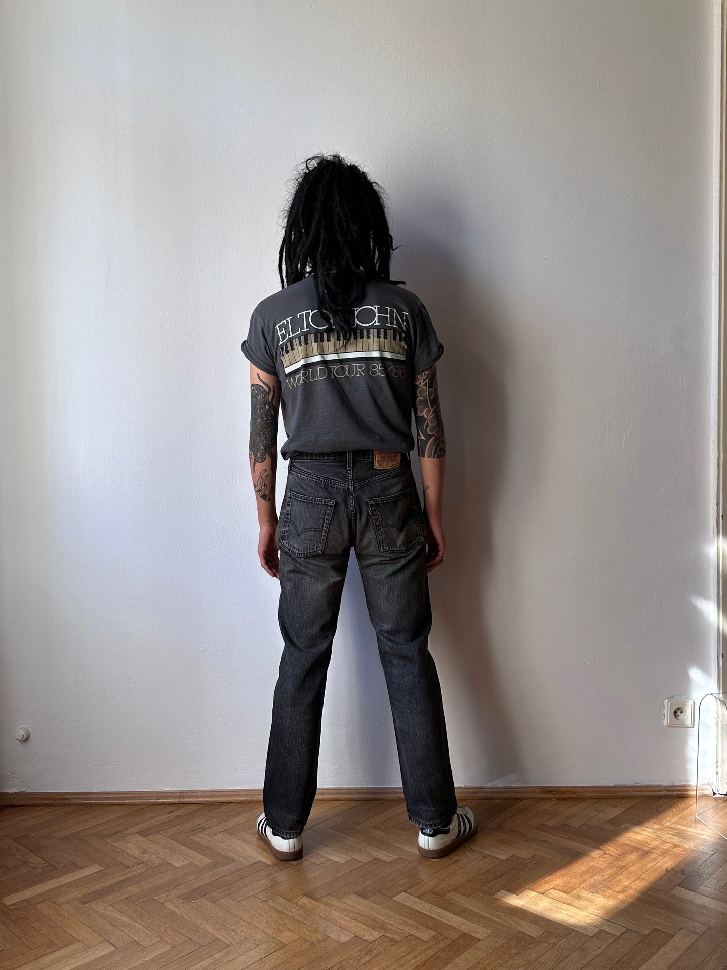Levi's 501 Black Denim Trousers Vintage Toto Praha Vintage clothing store Antique shop Prague Wholesale 90's 1990's 