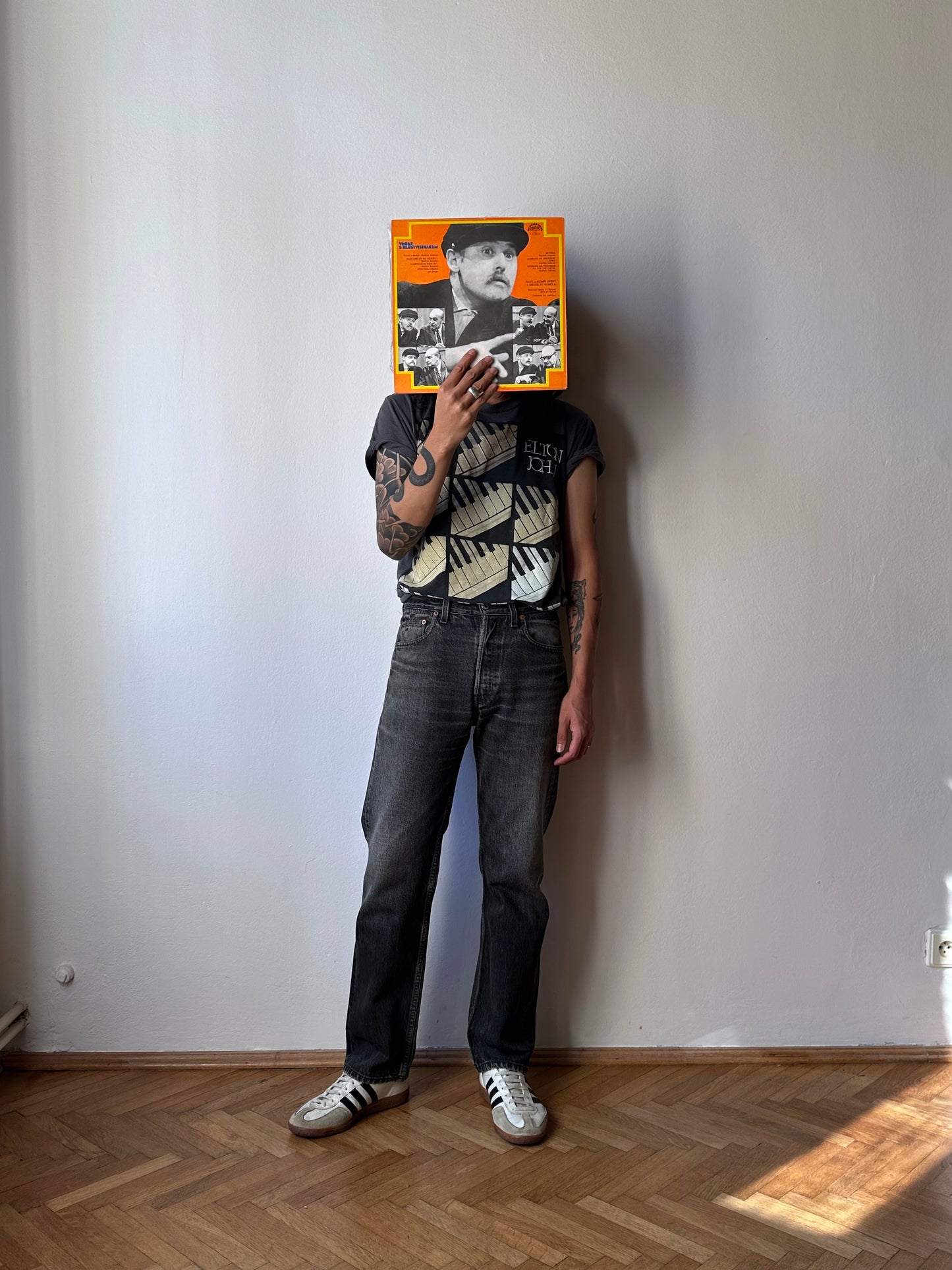 Levi's 501 Black Denim Trousers Vintage Toto Praha Vintage clothing store Antique shop Prague Wholesale 90's 1990's 