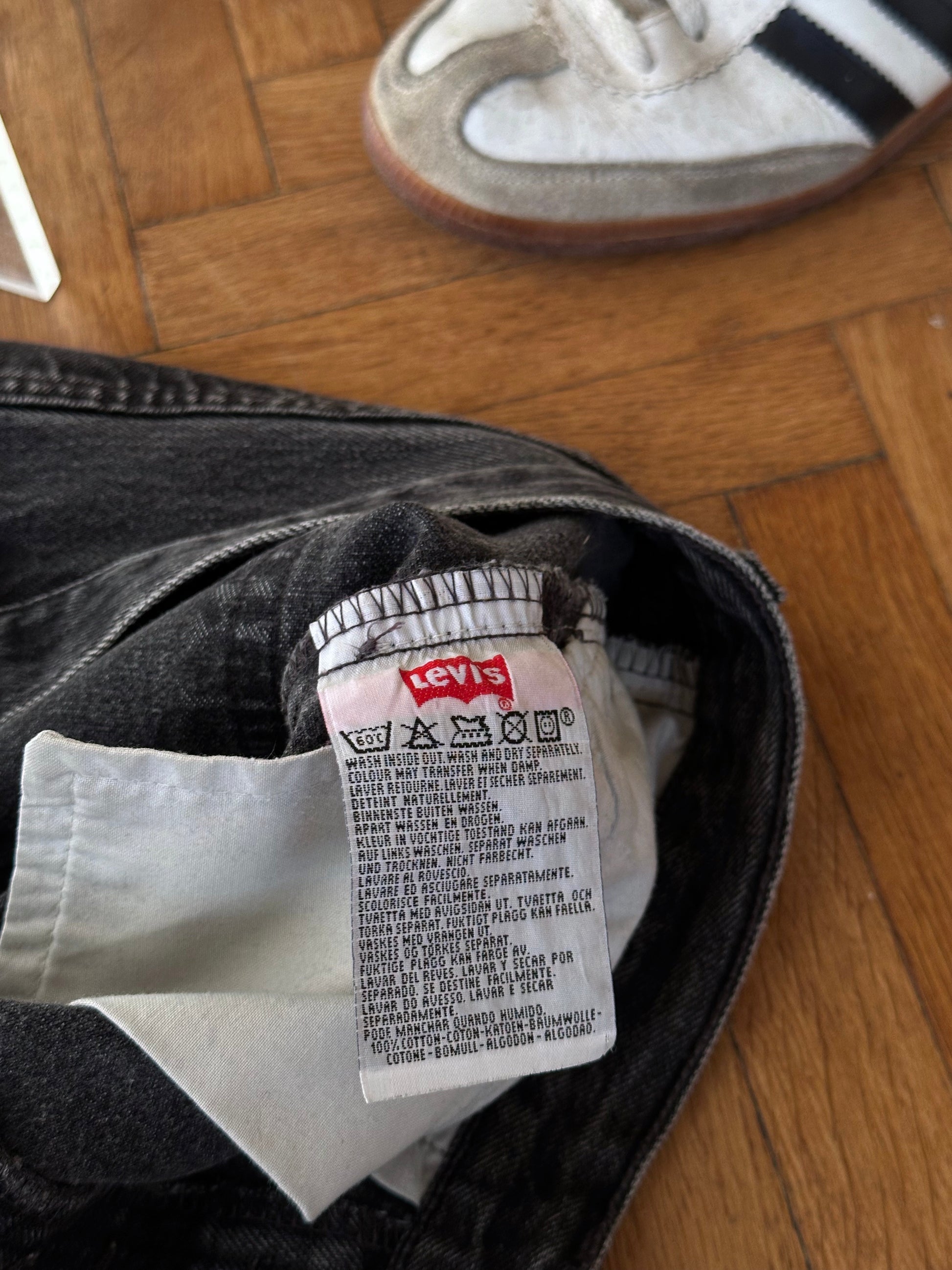 Levi's 501 Black Denim Trousers Vintage Toto Praha Vintage clothing store Antique shop Prague Wholesale 90's 1990's 