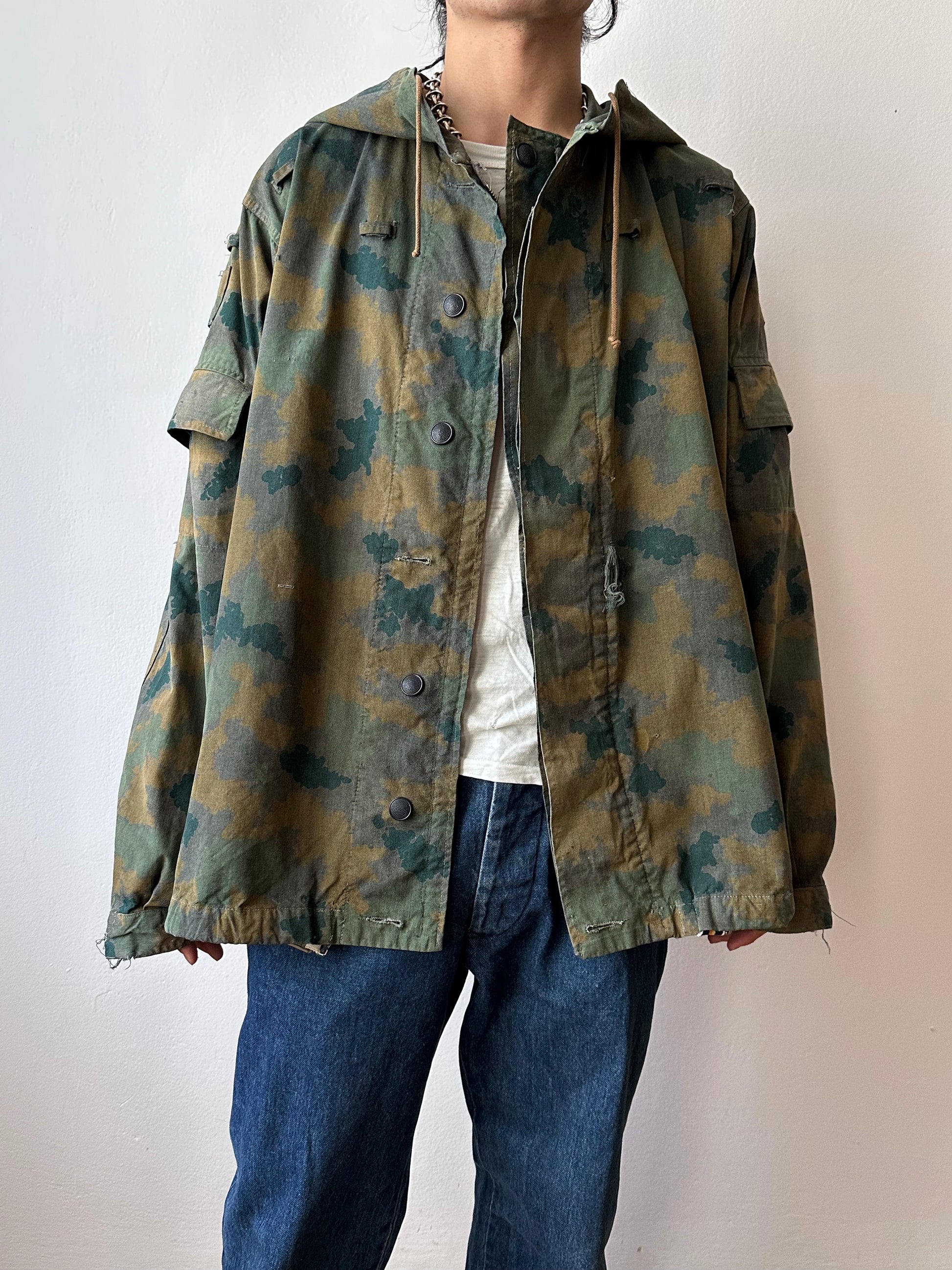 East German NVA Blumentarn Camo Sniper Jacket 東ドイツ軍 60's Toto Praha Prague Vintage clothing store Antique shop アンティークショップ 古着屋 人民軍 スナイパー ヴィンテージ military ミリタリー ユーロ古着 ユーロミリタリー ヨーロッパ古着 ヨーロッパミリタリー 古着卸 60年代 Rare レア 