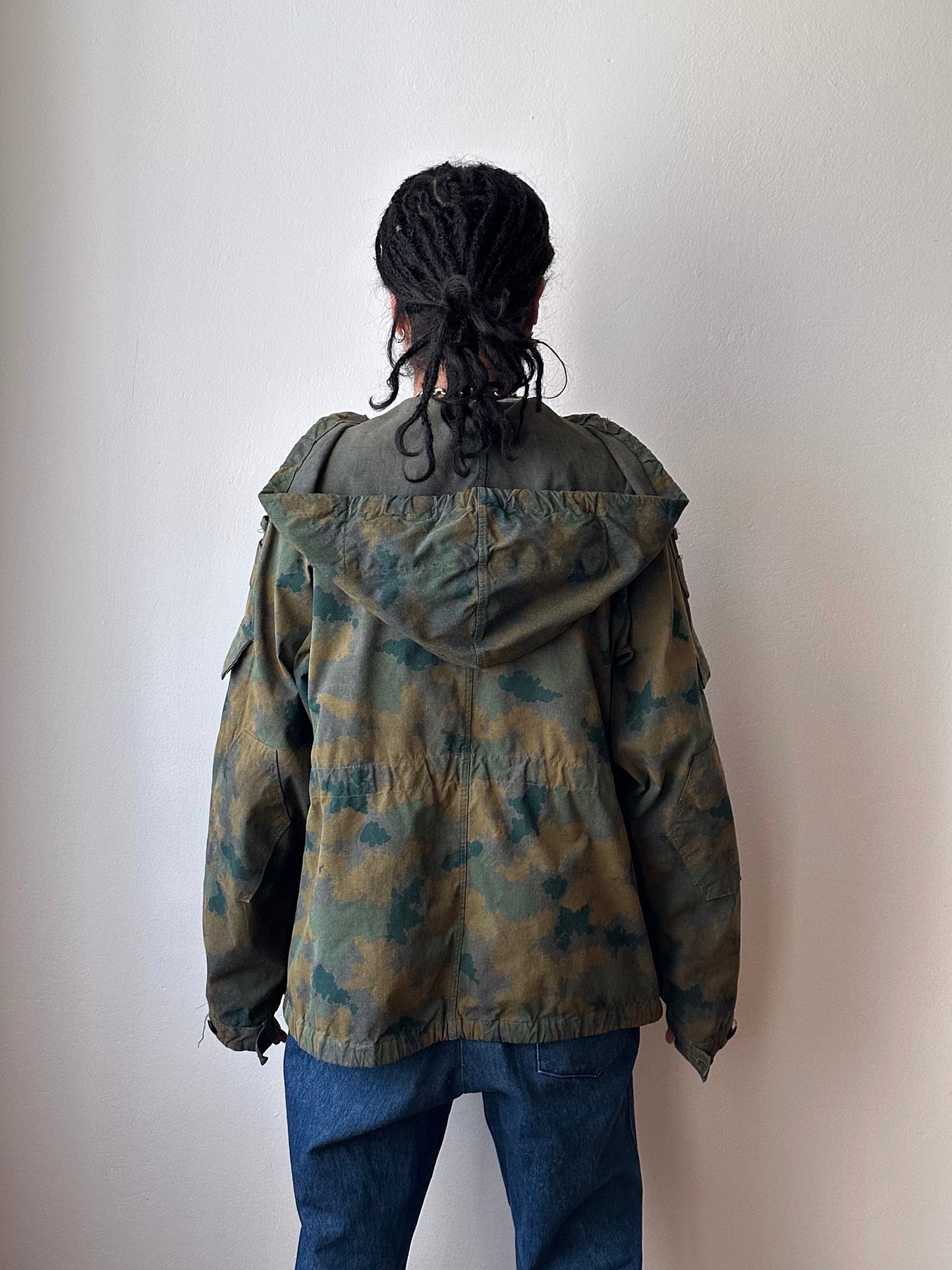 East German NVA Blumentarn Camo Sniper Jacket 東ドイツ軍 60's Toto Praha Prague Vintage clothing store Antique shop アンティークショップ 古着屋 人民軍 スナイパー ヴィンテージ military ミリタリー ユーロ古着 ユーロミリタリー ヨーロッパ古着 ヨーロッパミリタリー 古着卸 60年代 Rare レア 