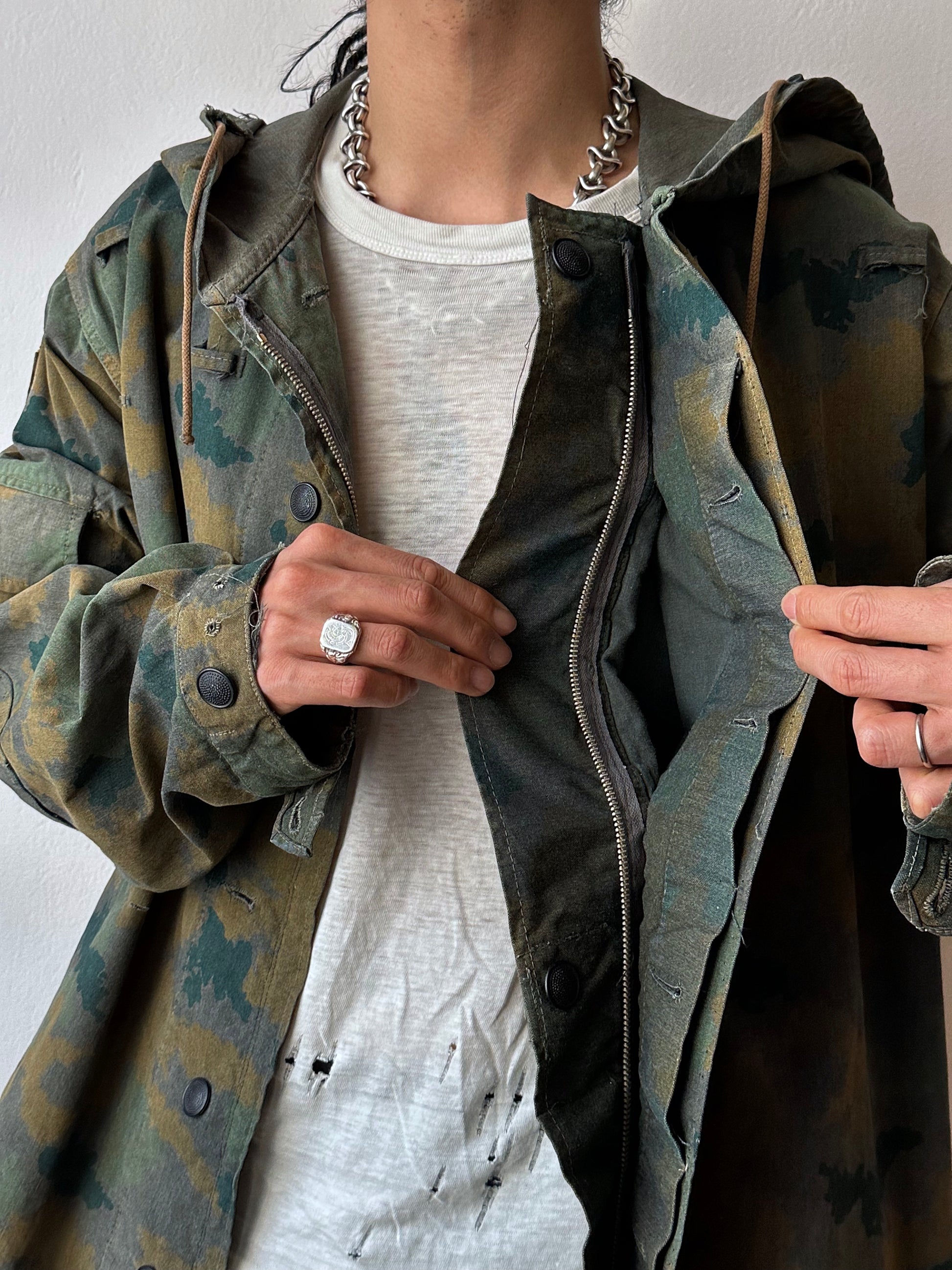 East German NVA Blumentarn Camo Sniper Jacket 東ドイツ軍 60's Toto Praha Prague Vintage clothing store Antique shop アンティークショップ 古着屋 人民軍 スナイパー ヴィンテージ military ミリタリー ユーロ古着 ユーロミリタリー ヨーロッパ古着 ヨーロッパミリタリー 古着卸 60年代 Rare レア 