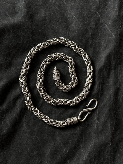 Super heavyweight Byzantine necklace
