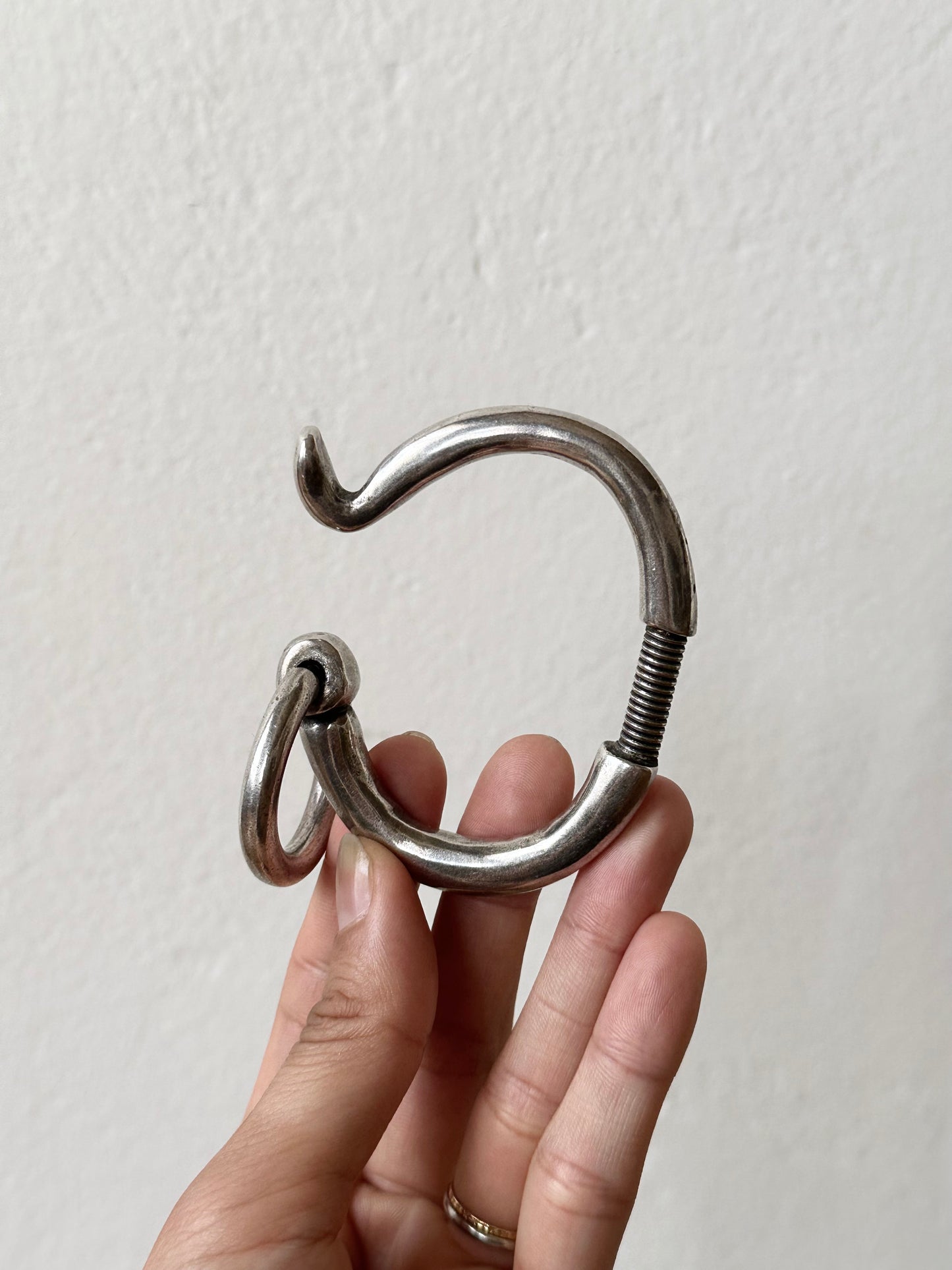 Rare 90s Uno de 50 silver plated metal spring bangle