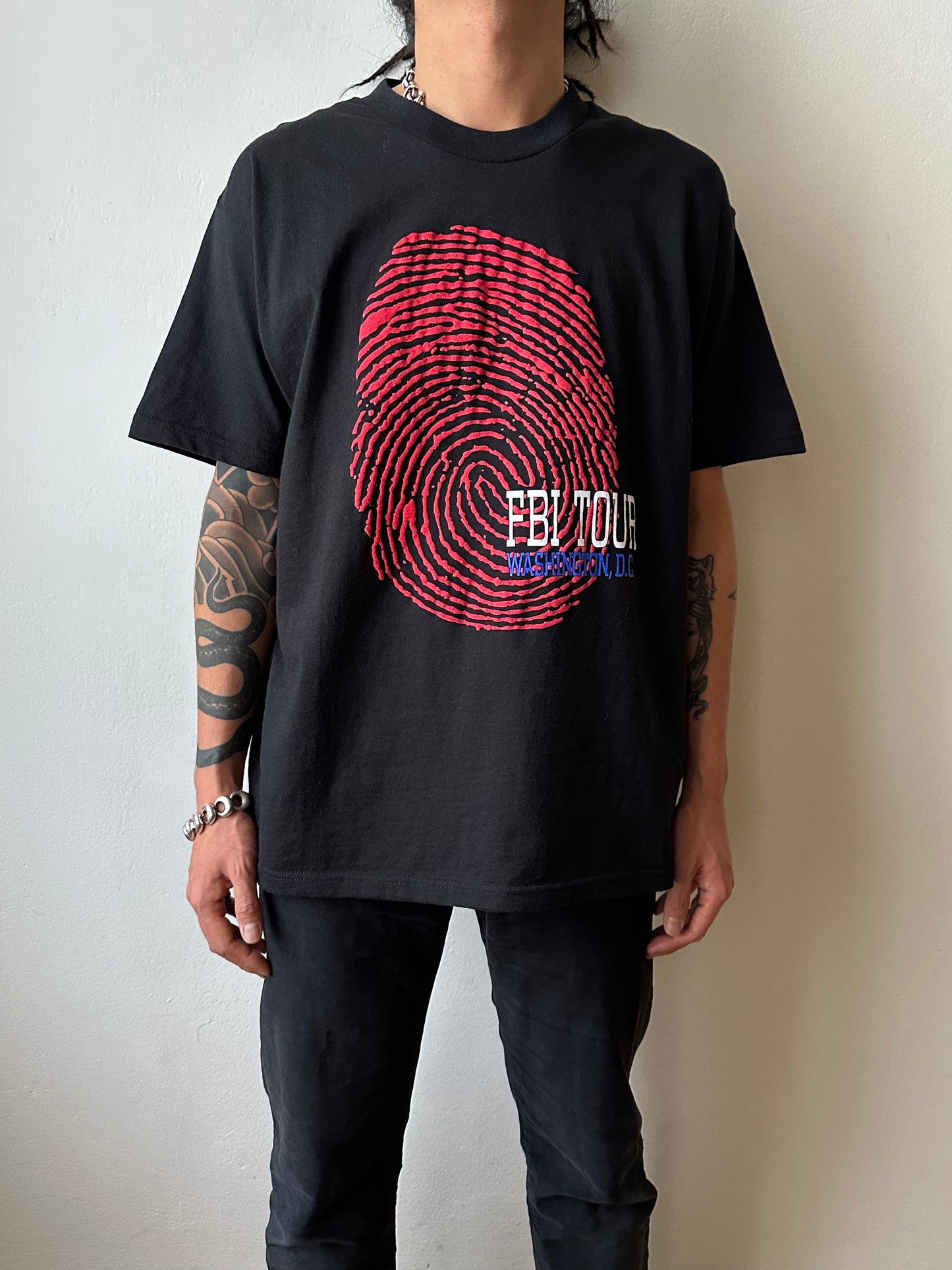 90s Vintage T-shirt Tee Tシャツ ヴィンテージ 90年代 指紋 Fingerprint Toto Praha Vintage clothing store shop Prague プラハ 古着屋 FBI