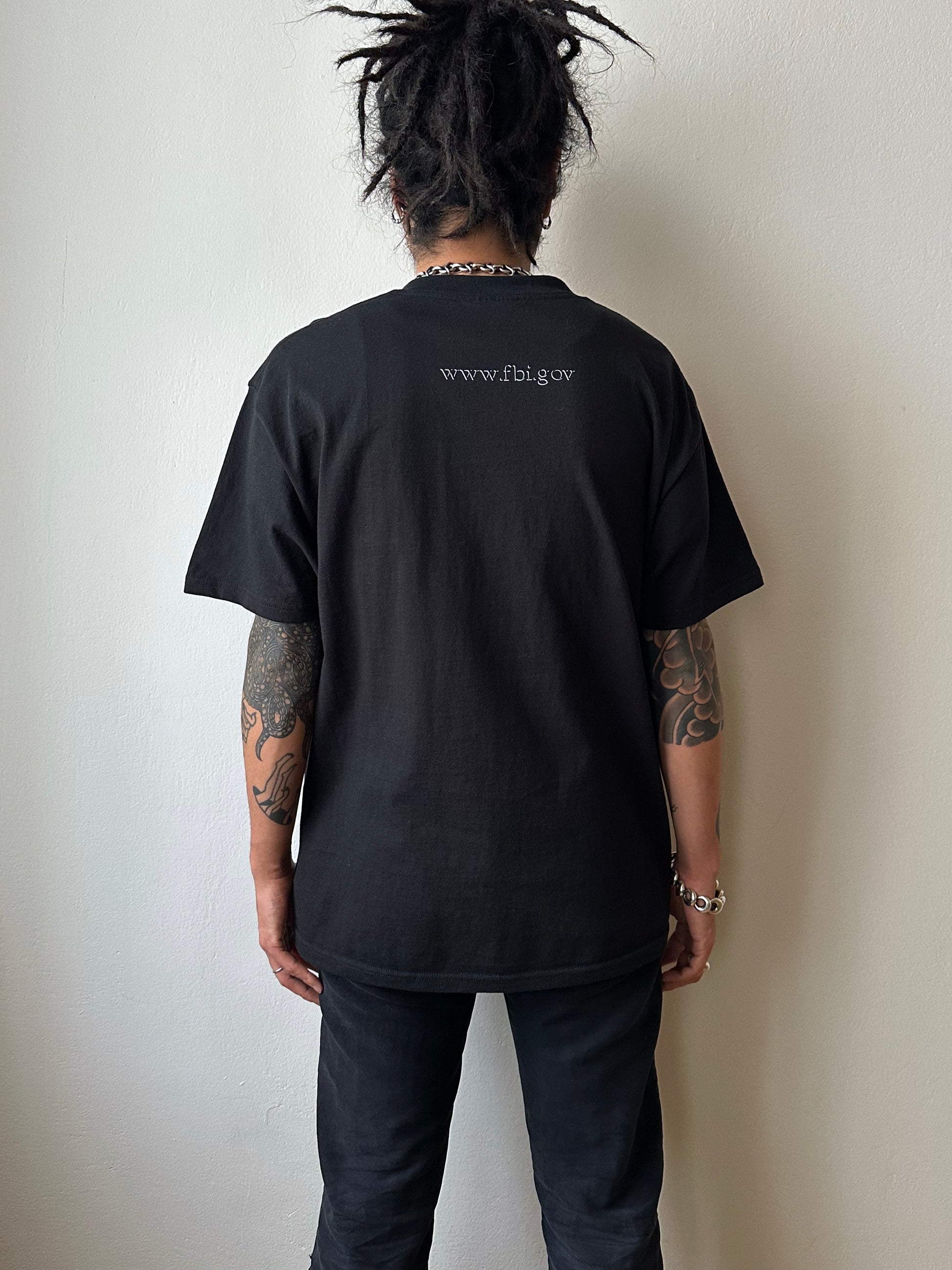 90s Vintage T-shirt Tee Tシャツ ヴィンテージ 90年代 指紋 Fingerprint Toto Praha Vintage clothing store shop Prague プラハ 古着屋 FBI
