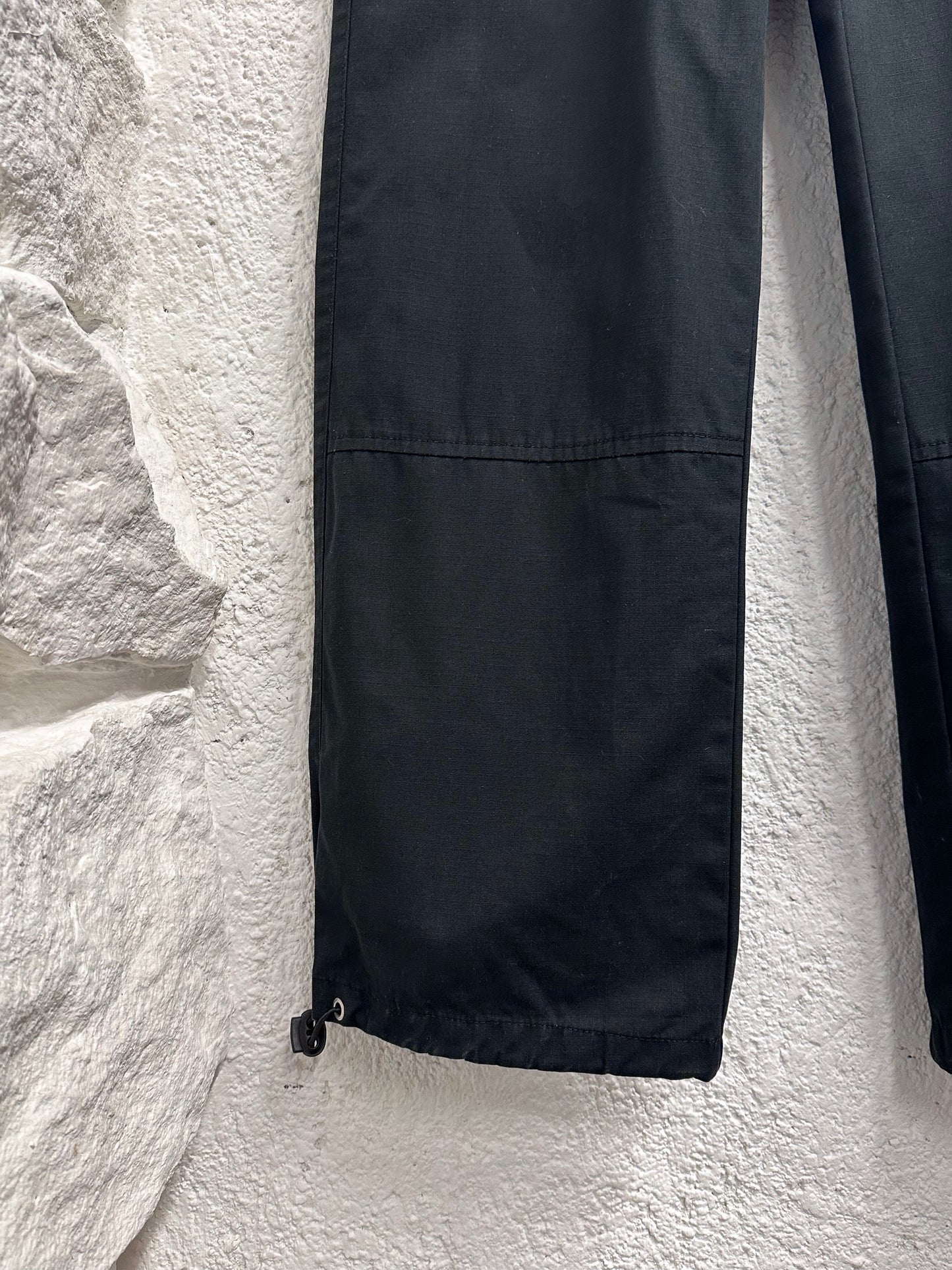 Early 00s Black Cotton Rip-stop trousers - ~w32