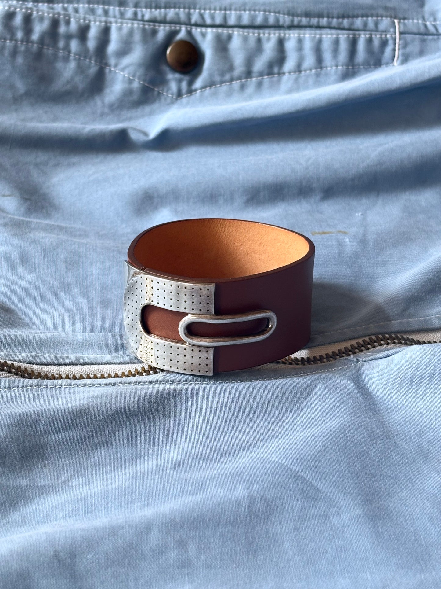 Marc Deloche Paris vintage sterling silver 925 buckle leather belt bangle bracelet cuff armband France French シルバーバングル レザーバングル ヴィンテージシルバーバングル シルバージュエリー ヴィンテージシルバージュエリー Prague antique shop 古着屋 アンティークショップ TOTO