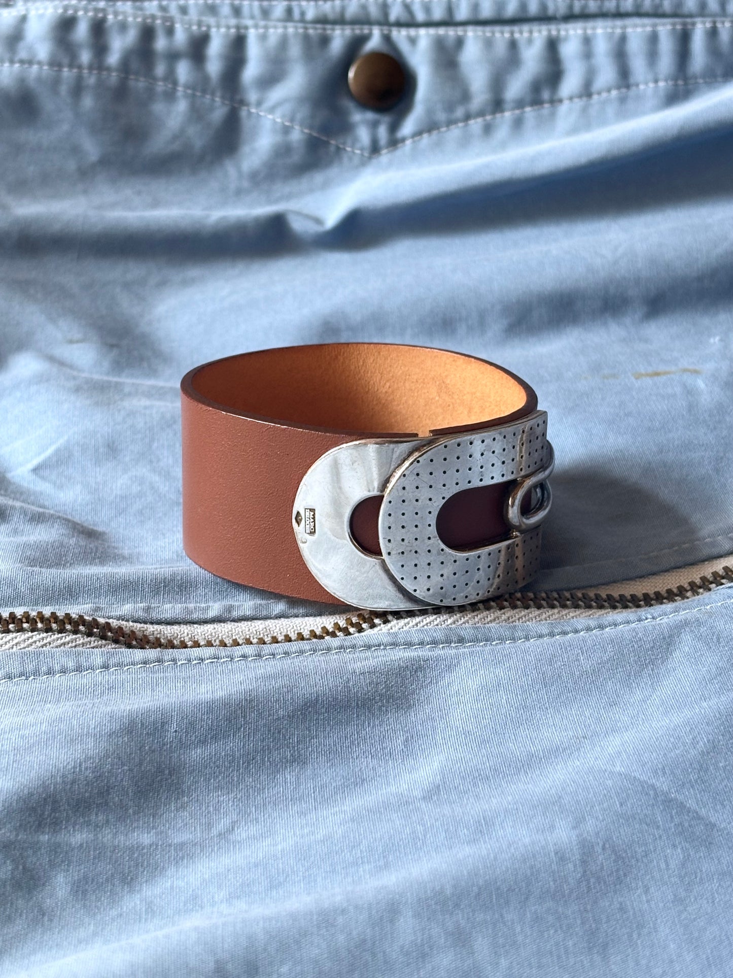 Marc Deloche Paris vintage sterling silver 925 buckle leather belt bangle bracelet cuff armband France French シルバーバングル レザーバングル ヴィンテージシルバーバングル シルバージュエリー ヴィンテージシルバージュエリー Prague antique shop 古着屋 アンティークショップ TOTO