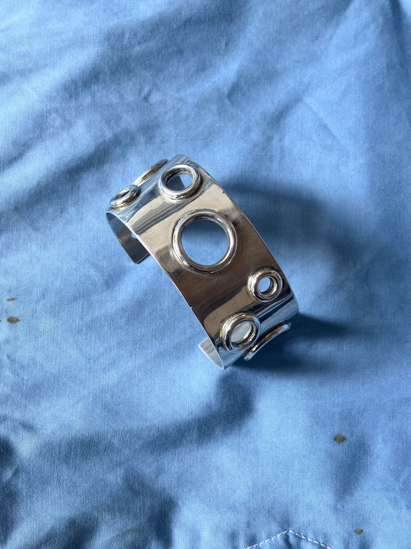 Marc Deloche Paris vintage sterling silver 925 punched eyelet grommet bangle bracelet cuff armband France French シルバーバングル ヴィンテージシルバーバングル シルバージュエリー ヴィンテージシルバージュエリー Prague antique shop 古着屋 アンティークショップ TOTO