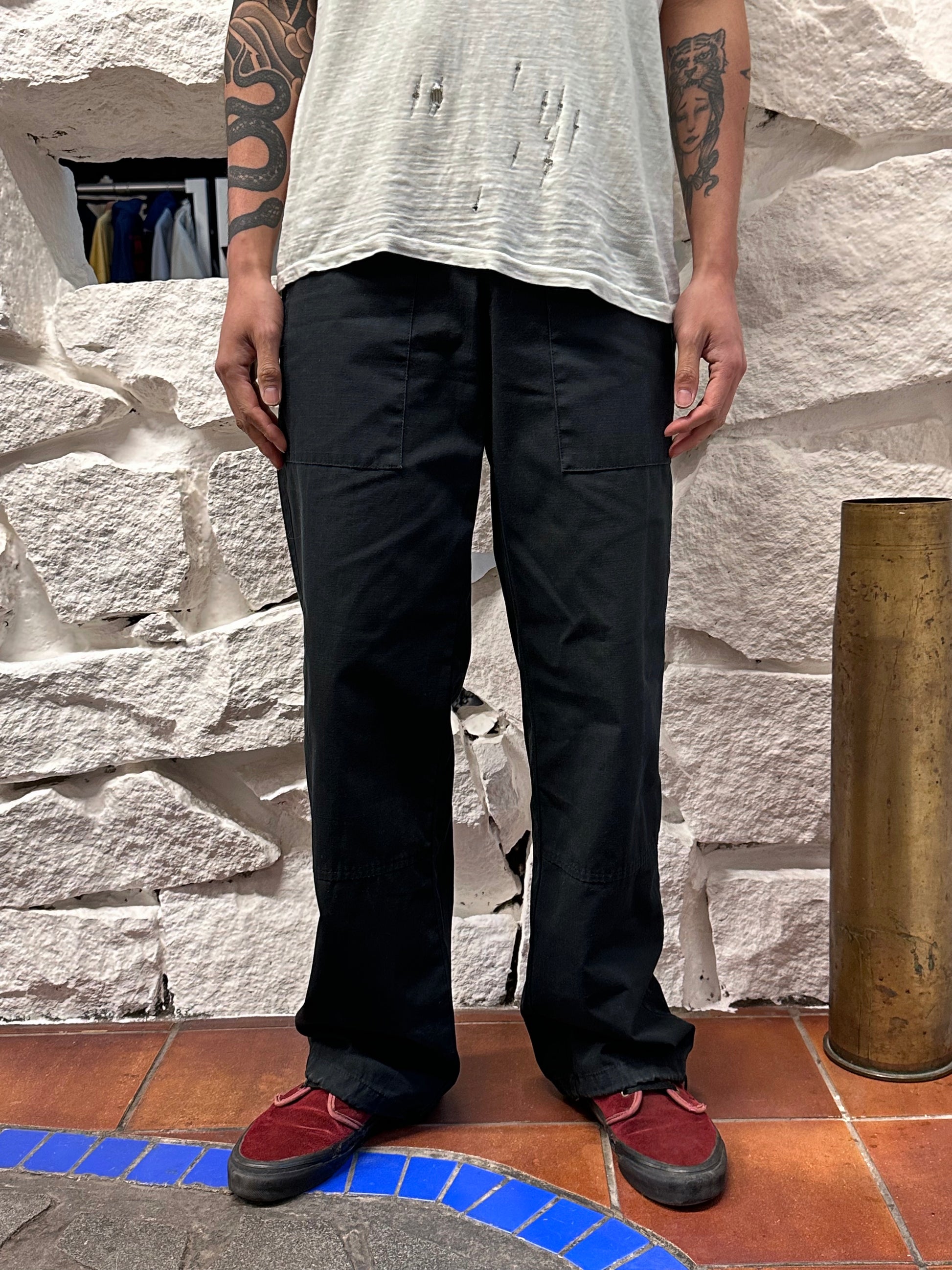 Toto Praha Prague Vintage clothing store Antique shop プラハ 古着屋 アンティークショップ ユーロ古着 黒 Black ヨーロッパ古着 古着卸 Rip stop リップストップ