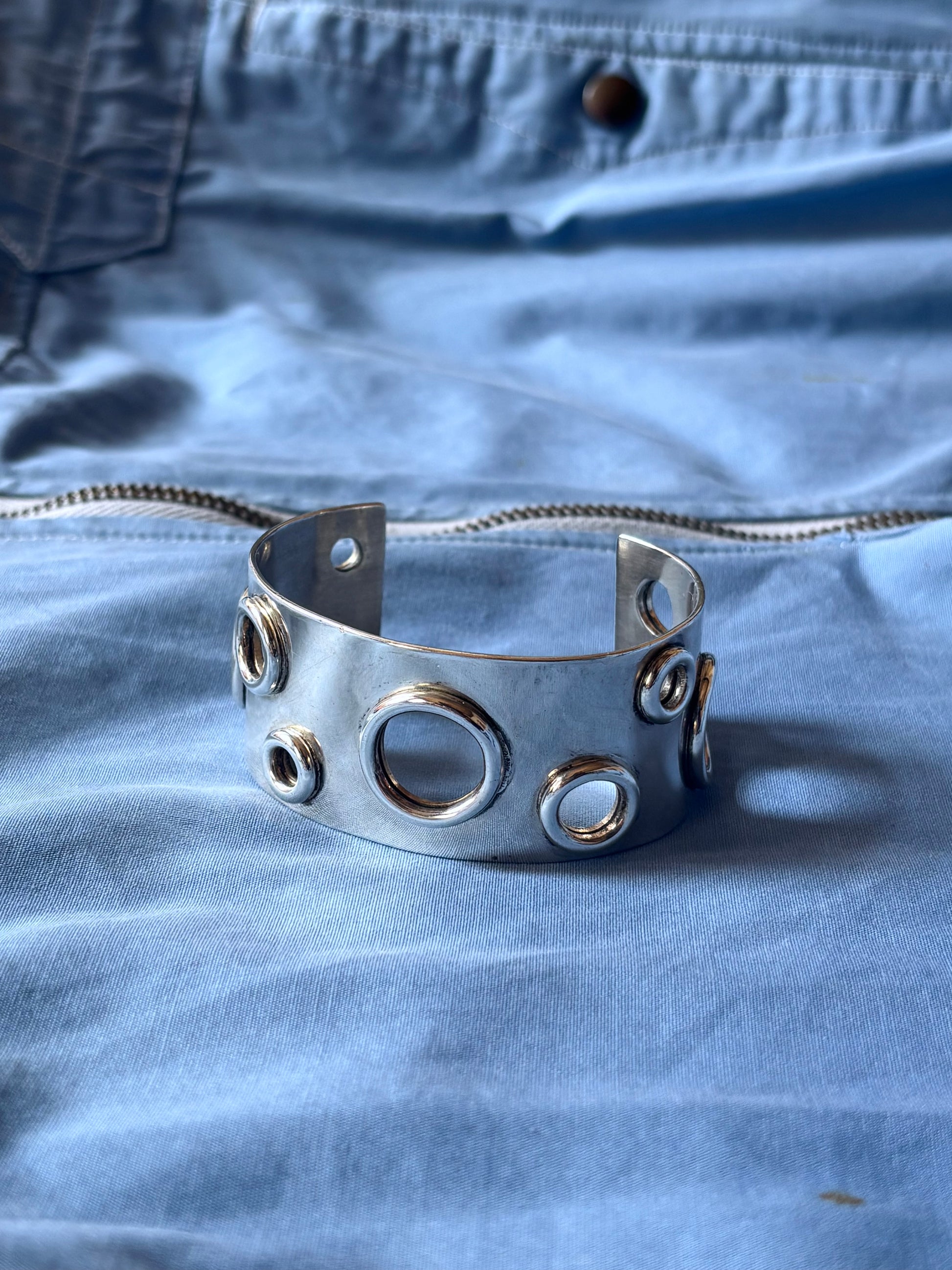 Marc Deloche Paris vintage sterling silver 925 punched eyelet grommet bangle bracelet cuff armband France French シルバーバングル ヴィンテージシルバーバングル シルバージュエリー ヴィンテージシルバージュエリー Prague antique shop 古着屋 アンティークショップ TOTO