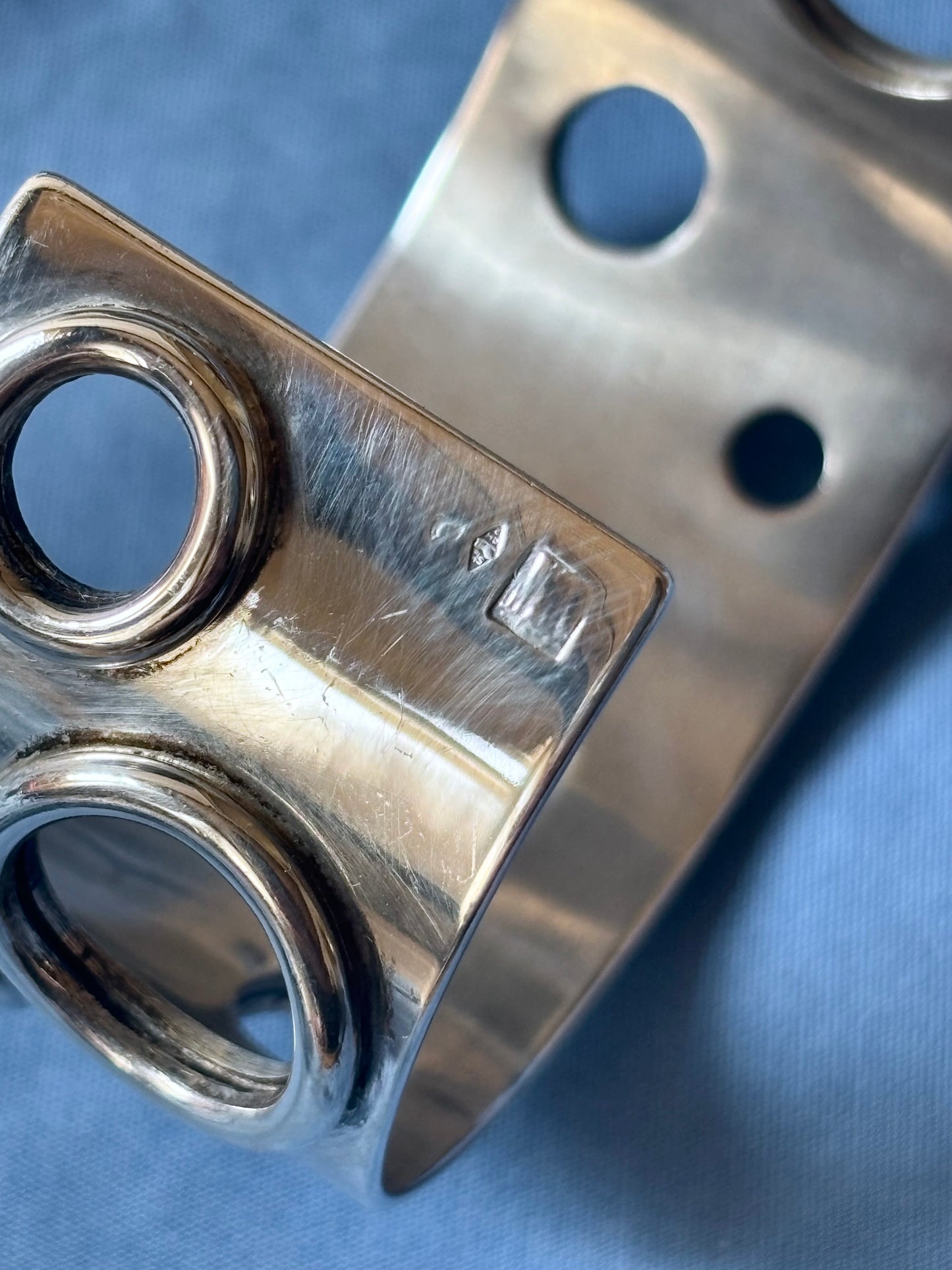 Marc Deloche Paris vintage sterling silver 925 punched eyelet grommet bangle bracelet cuff armband France French シルバーバングル ヴィンテージシルバーバングル シルバージュエリー ヴィンテージシルバージュエリー Prague antique shop 古着屋 アンティークショップ TOTO