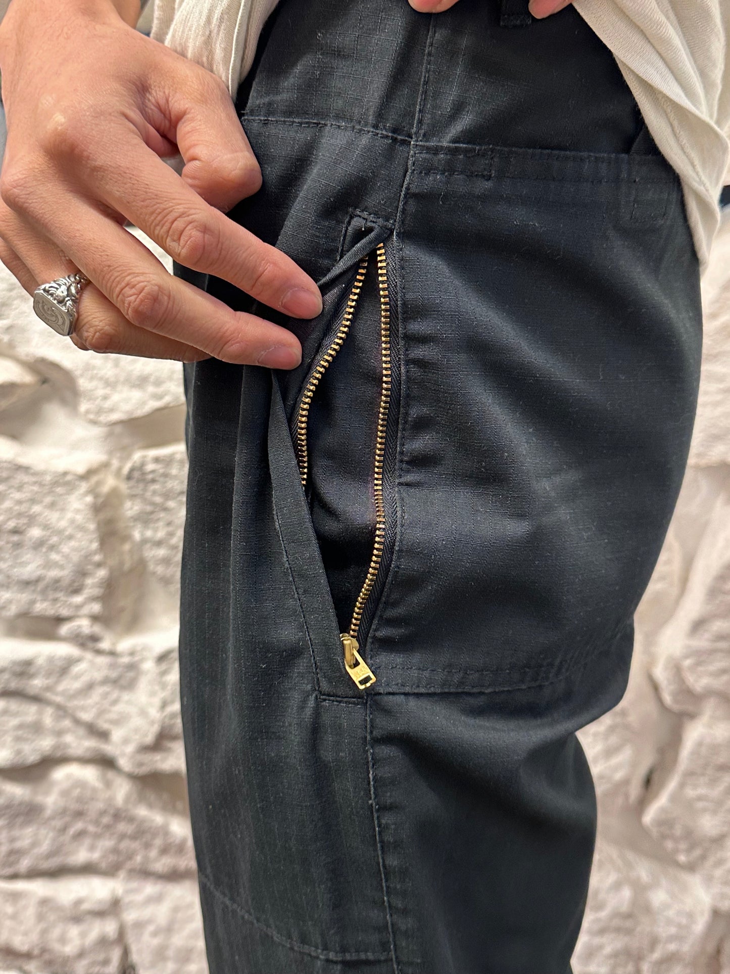 Early 00s Black Cotton Rip-stop trousers - ~w32