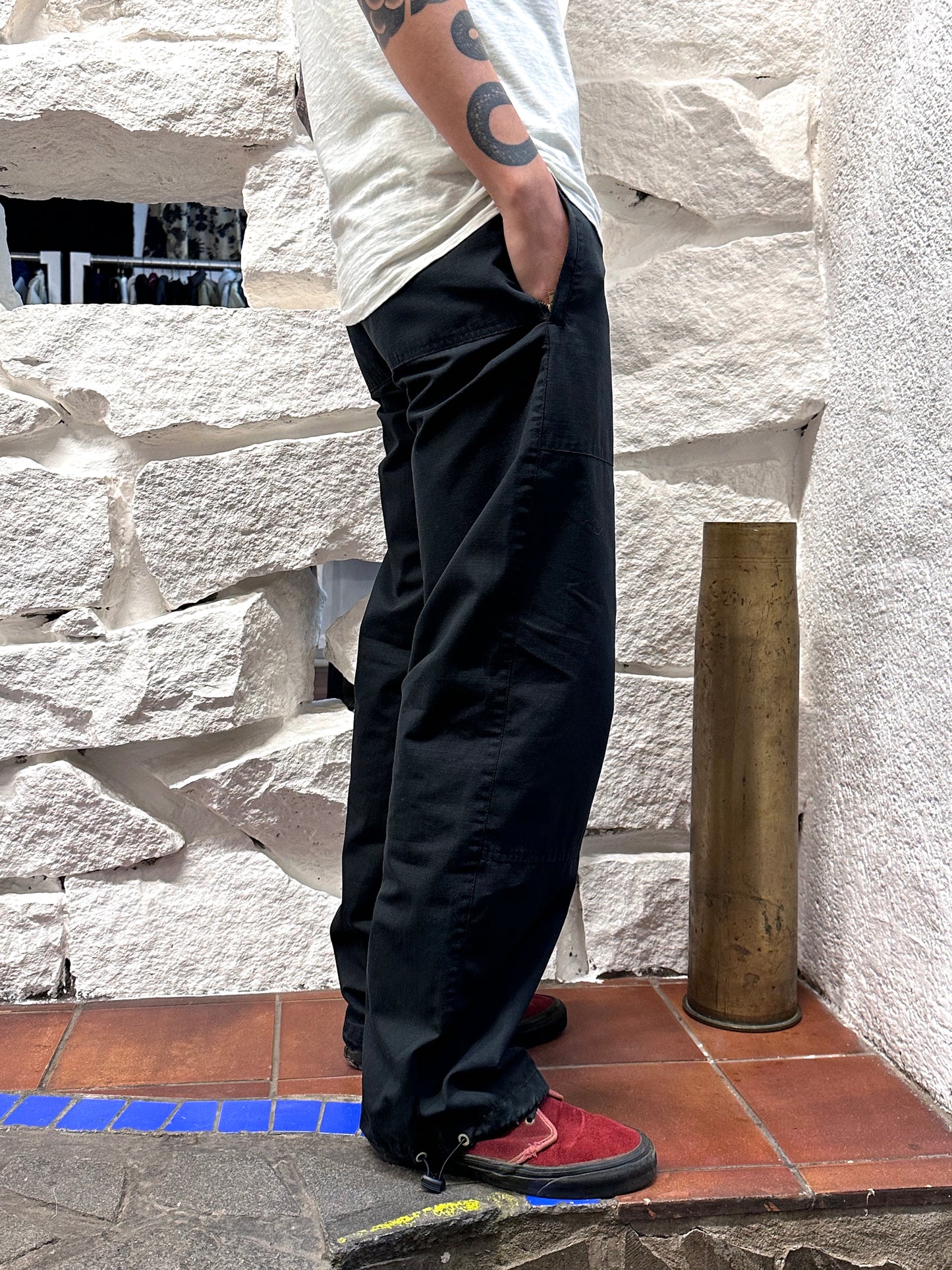 Early 00s Black Cotton Rip-stop trousers - ~w32