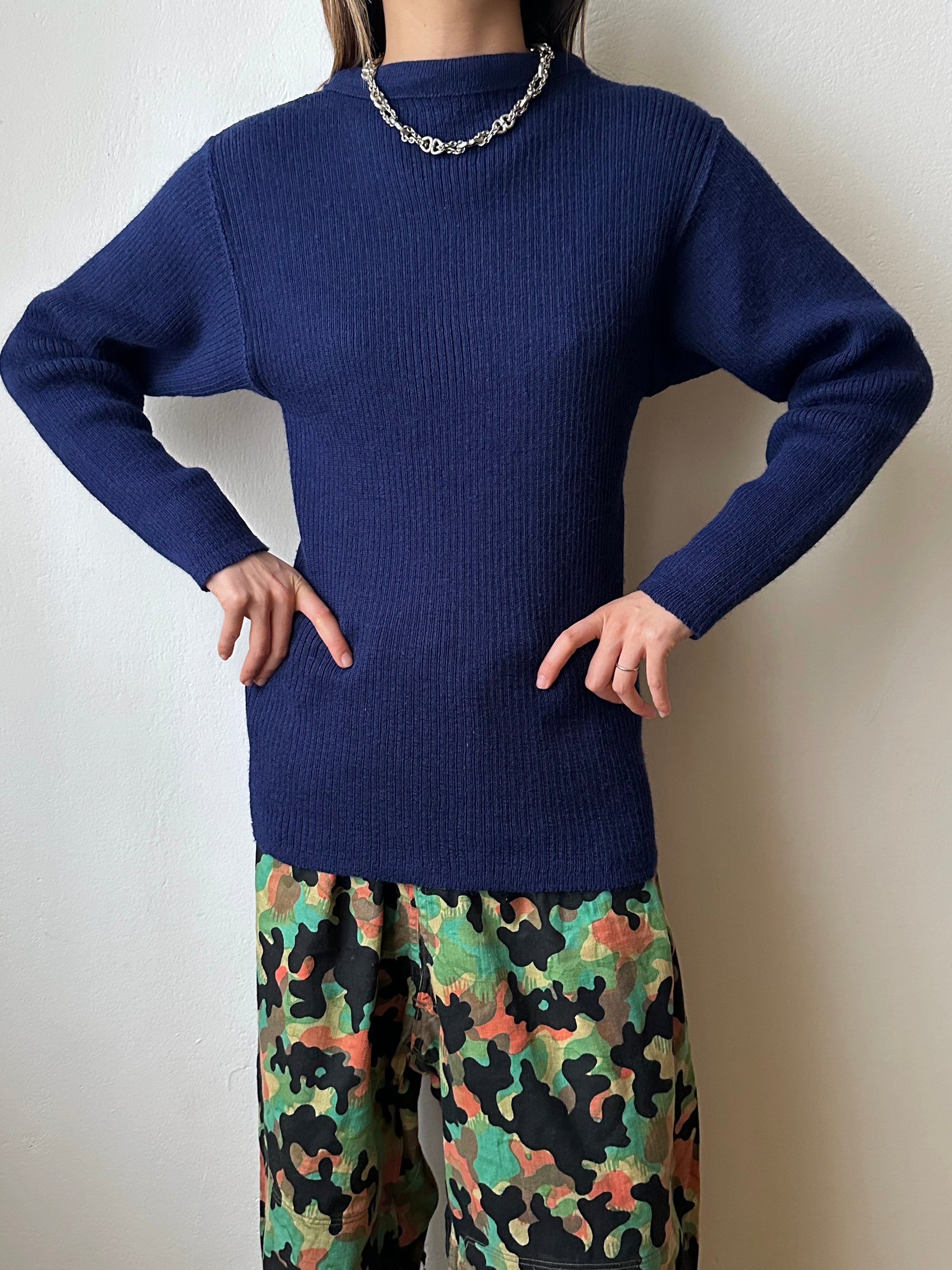 1980's French Army Wool Jumper Sweater 80年代 フランス軍 Military ミリタリー ニット Navy 紺色 Vintage ヴィンテージ古着屋 プラハ ユーロ古着 ヨーロッパ古着 Toto Praha Vintage clothing store shop Antique shop Prague totototrip showroom ショールーム 